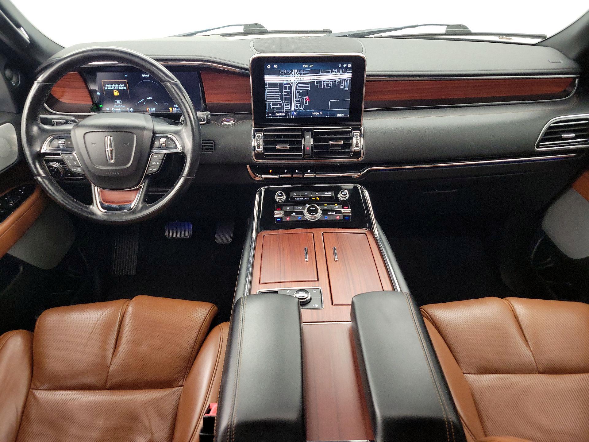 Thumbnail: 2021 Lincoln Navigator L - 9