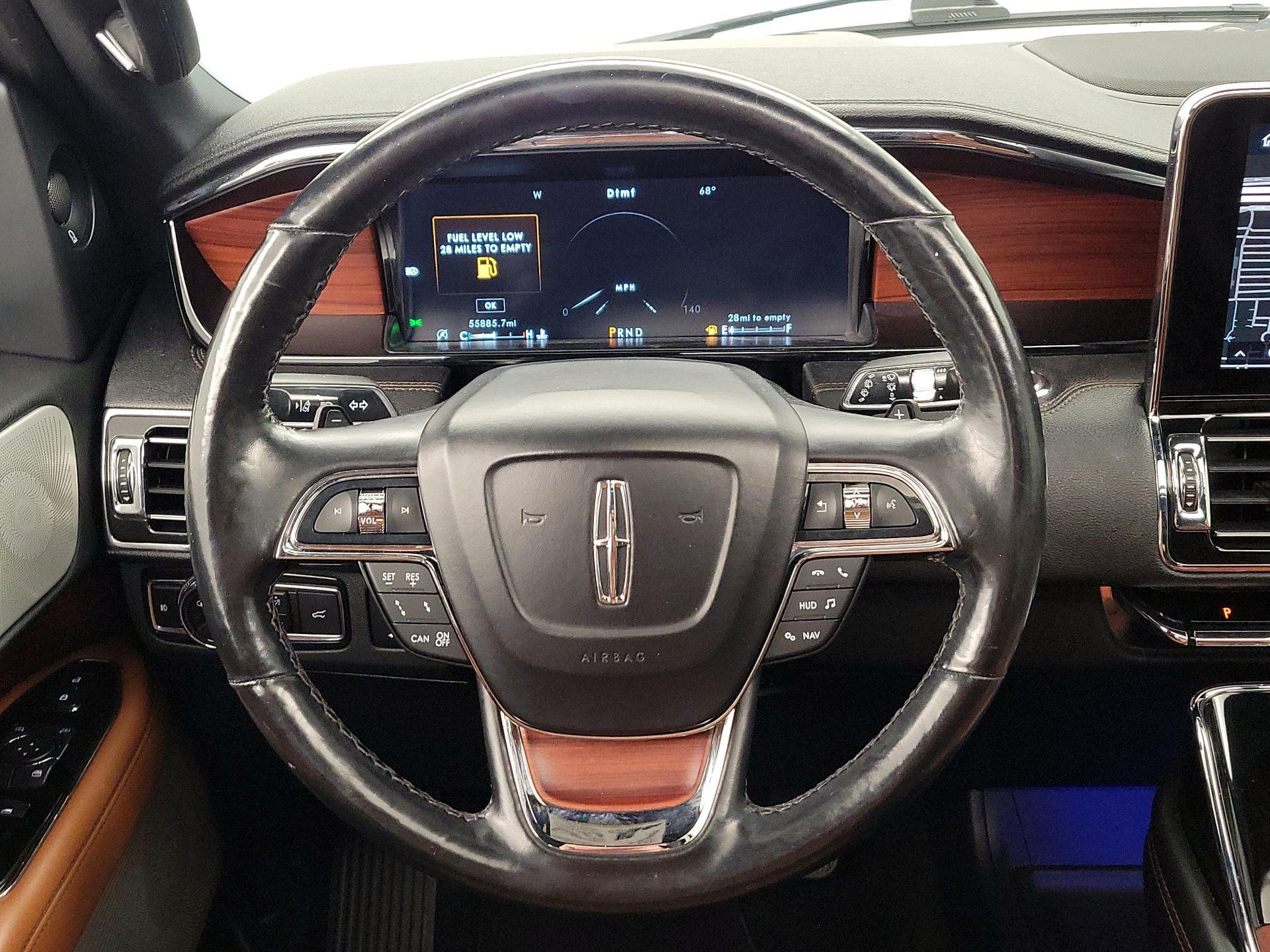 Thumbnail: 2021 Lincoln Navigator L - 10