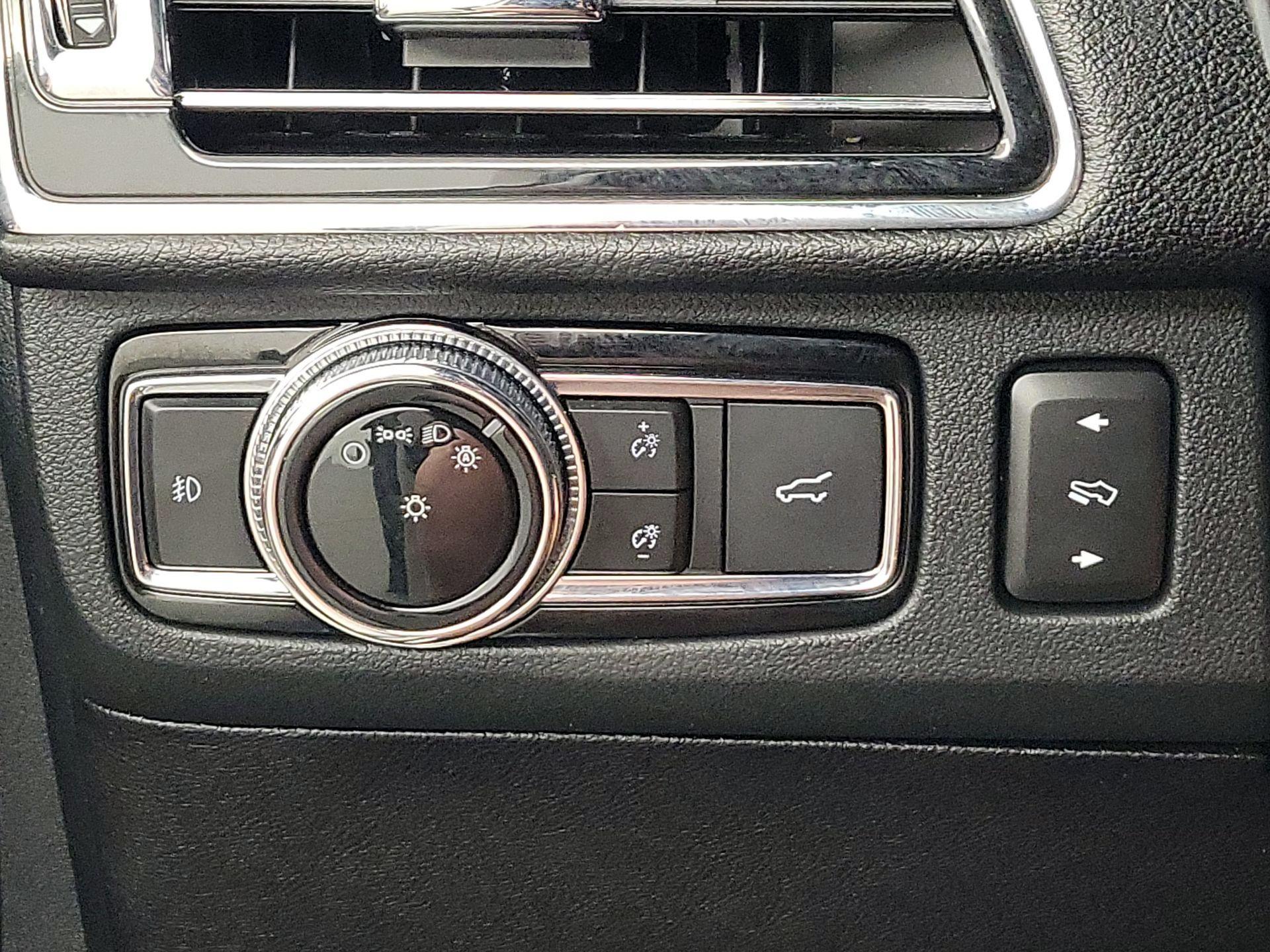 Thumbnail: 2021 Lincoln Navigator L - 13