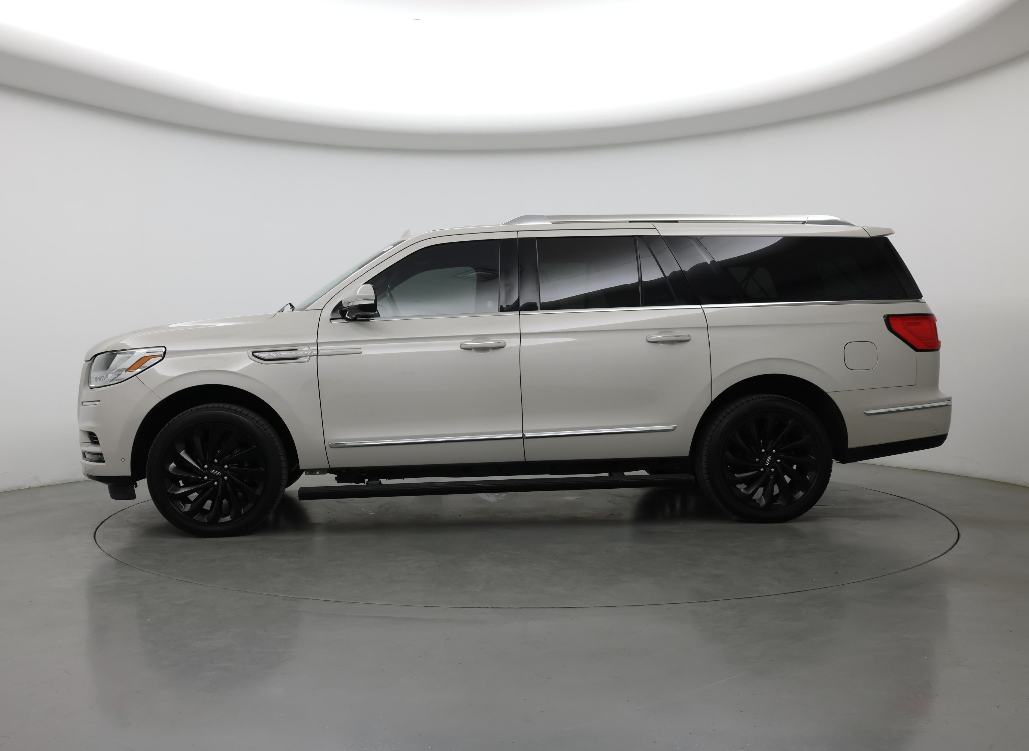 Thumbnail: 2021 Lincoln Navigator L - 3