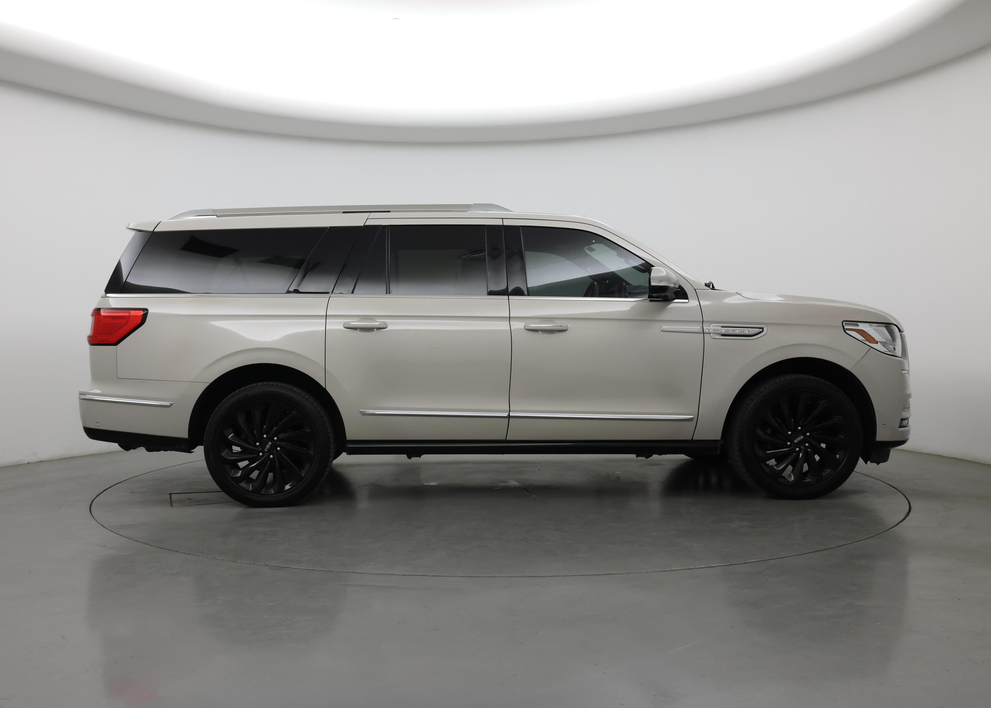 Thumbnail: 2021 Lincoln Navigator L - 7