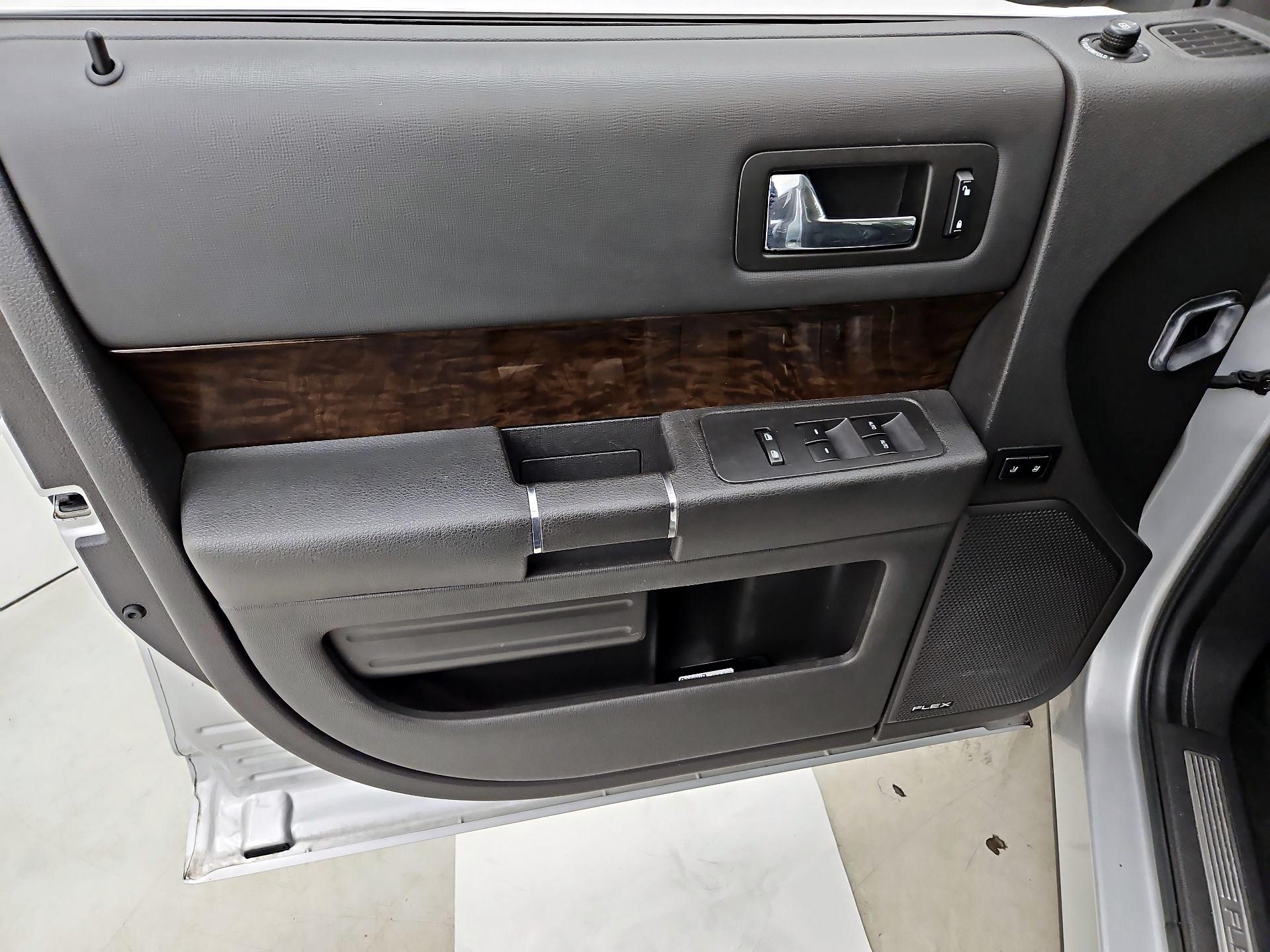 Thumbnail: 2017 Ford Flex - 12