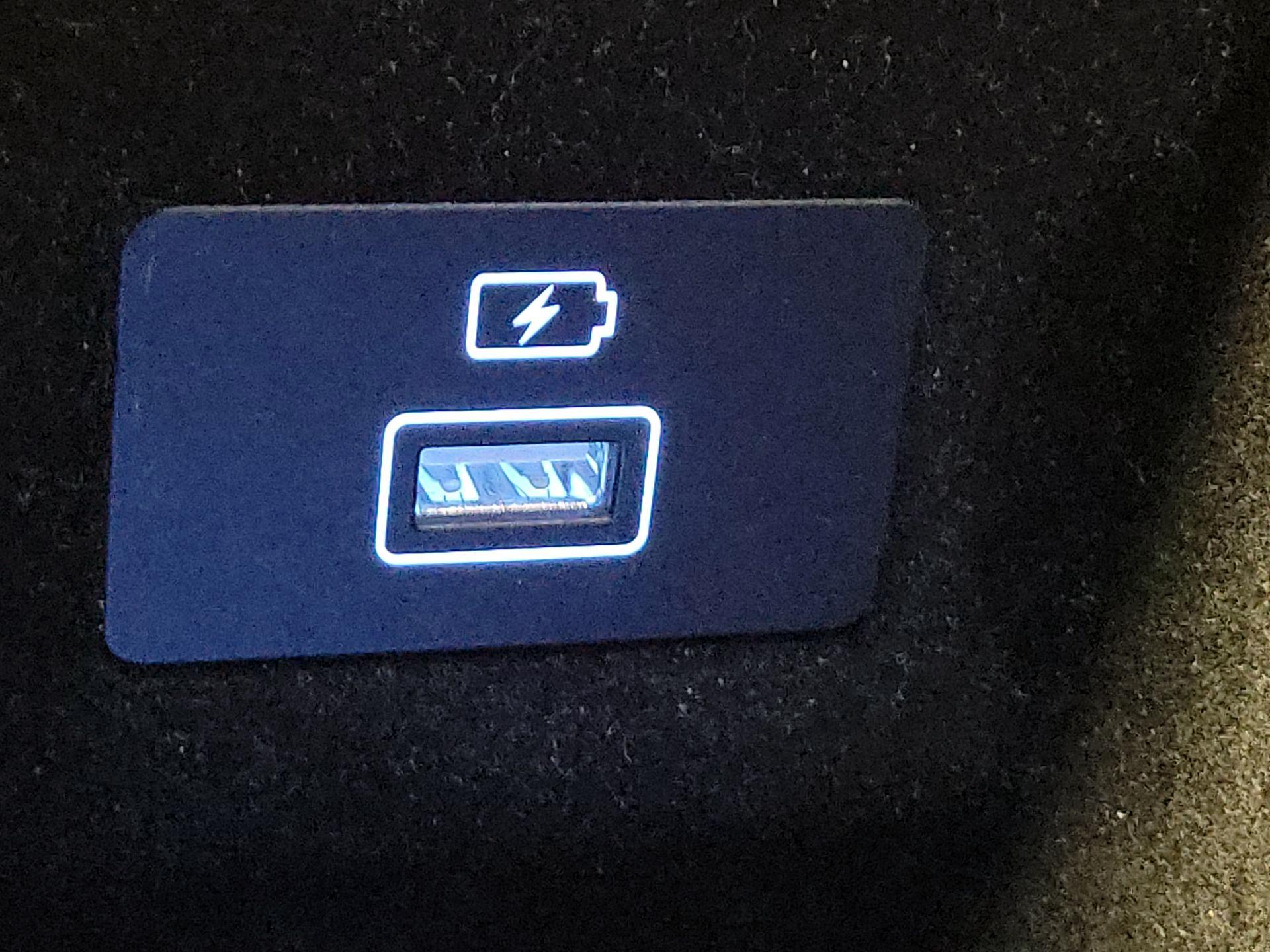 Thumbnail: 2018 Genesis G80 - 19