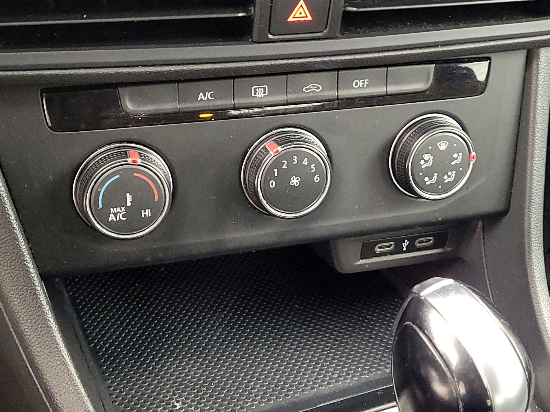 Thumbnail: 2021 Volkswagen Jetta - 16