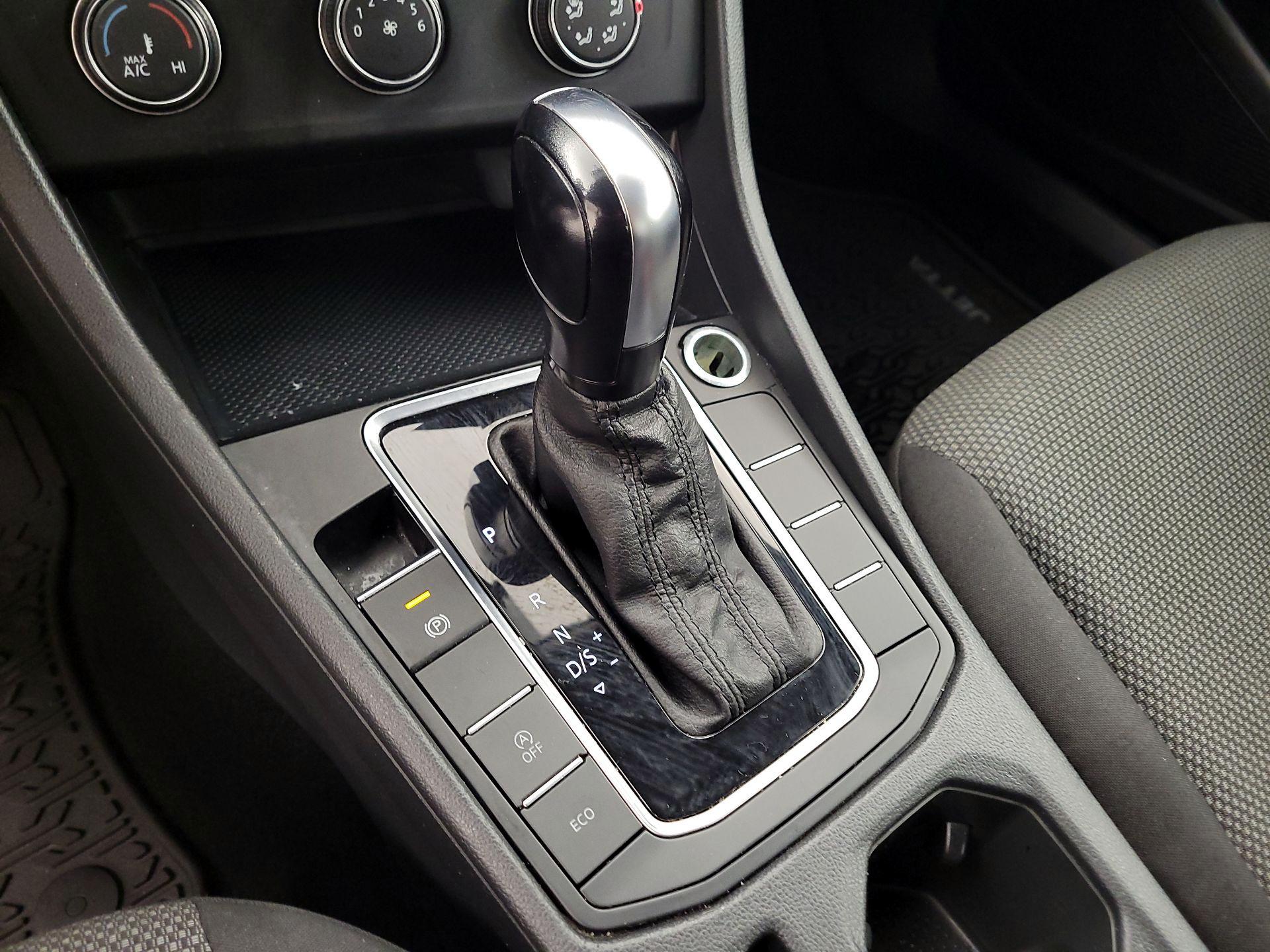 Thumbnail: 2021 Volkswagen Jetta - 17