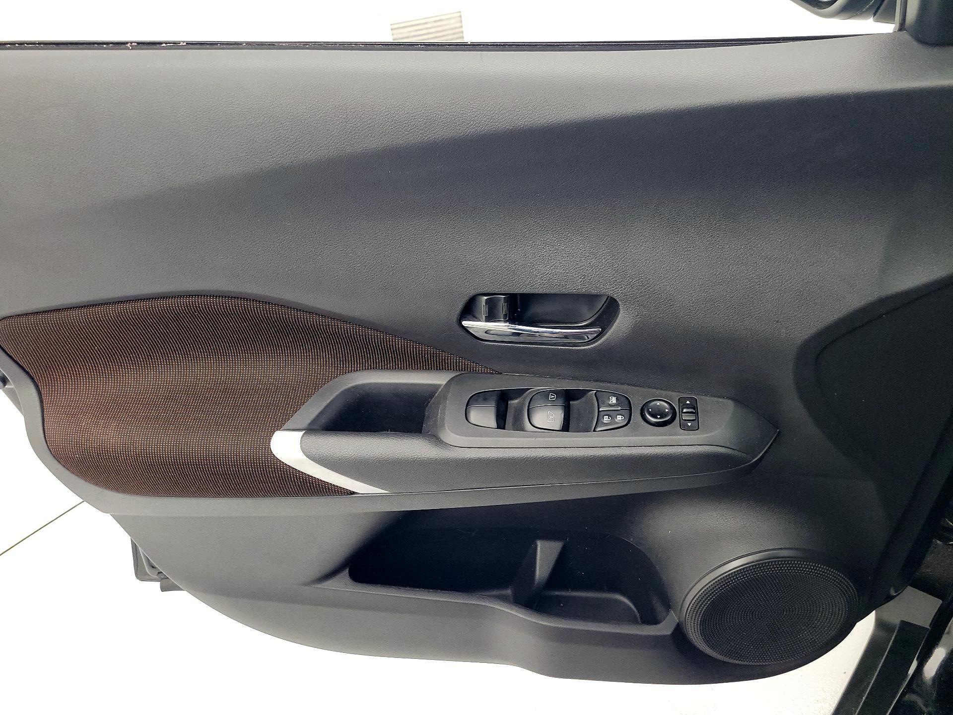 Thumbnail: 2021 Nissan Kicks - 12