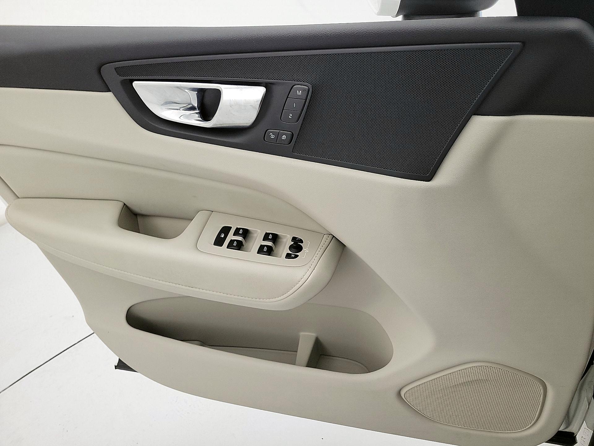 Thumbnail: 2023 Volvo XC60 - 12