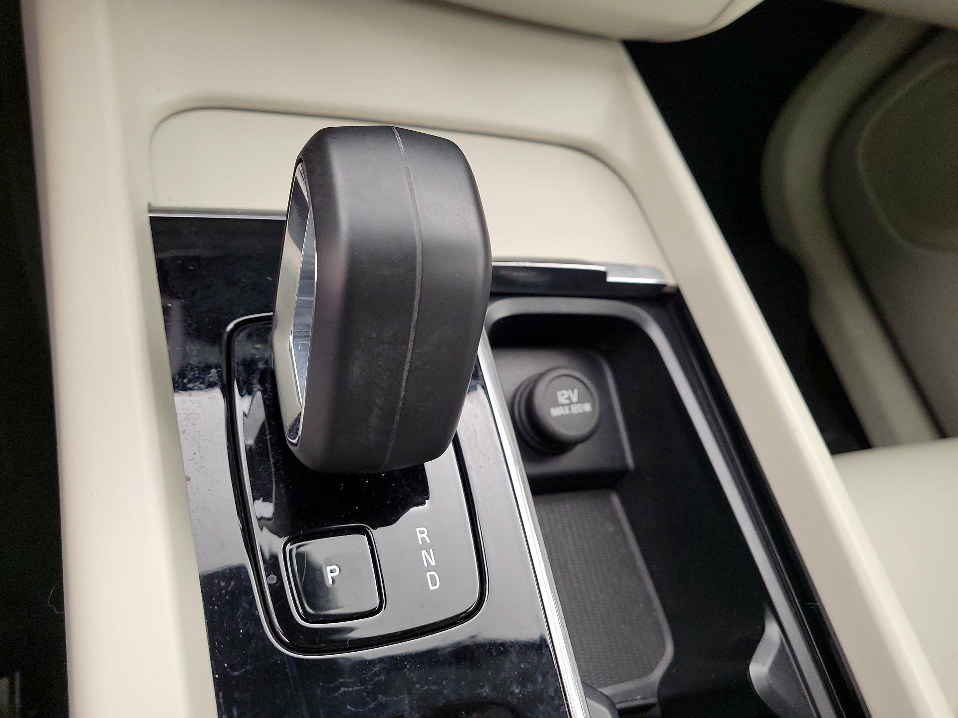 Thumbnail: 2023 Volvo XC60 - 17