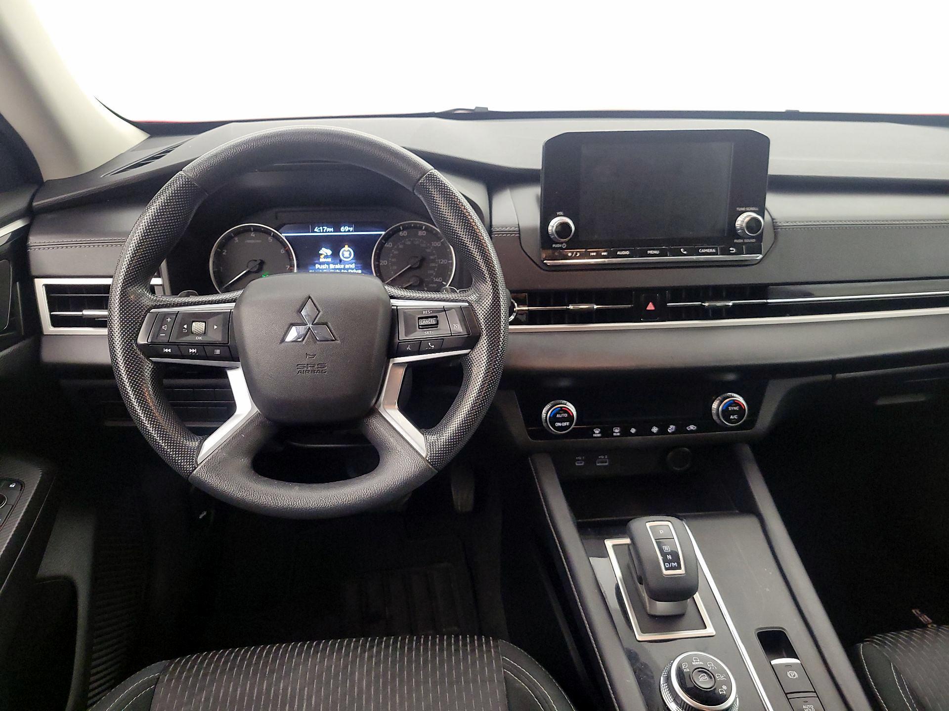 Thumbnail: 2022 Mitsubishi Outlander - 10