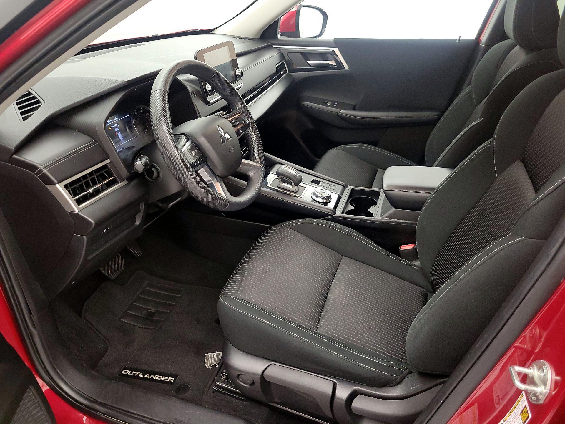 Thumbnail: 2022 Mitsubishi Outlander - 11