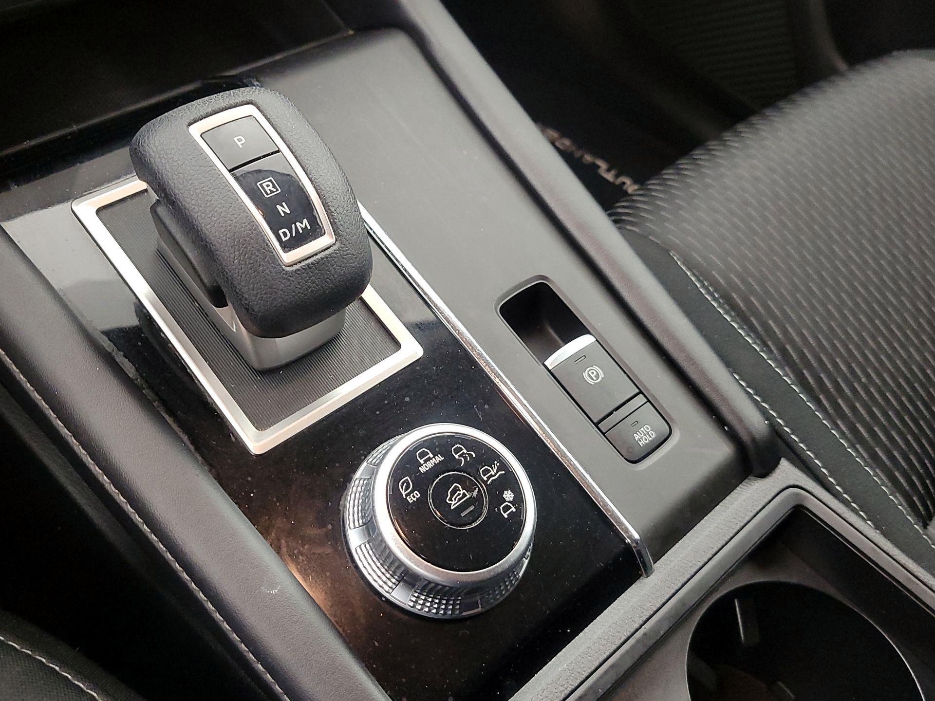 Thumbnail: 2022 Mitsubishi Outlander - 17