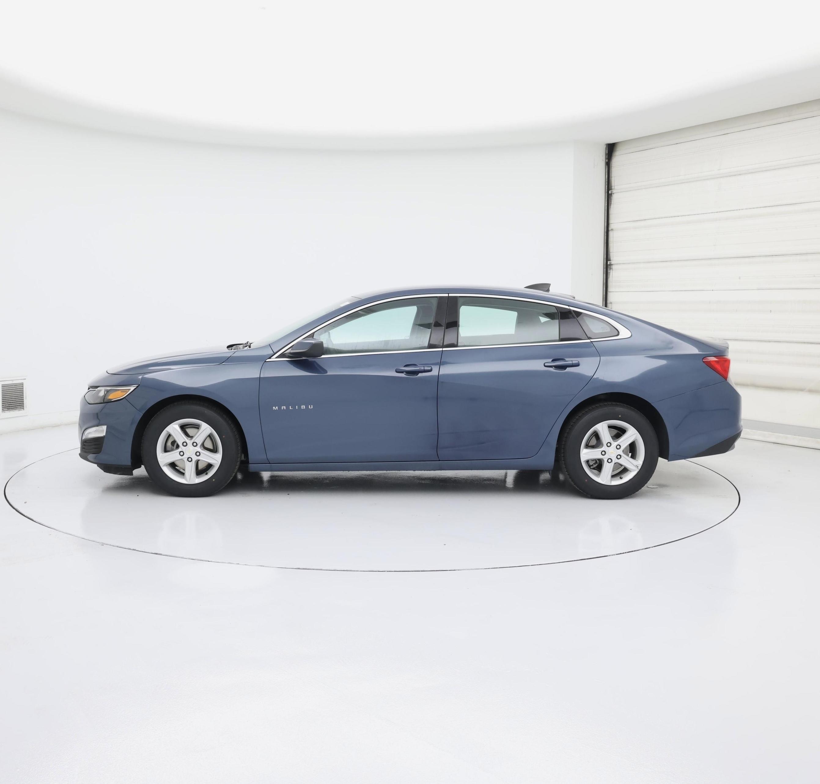 Thumbnail: 2024 Chevrolet Malibu - 3