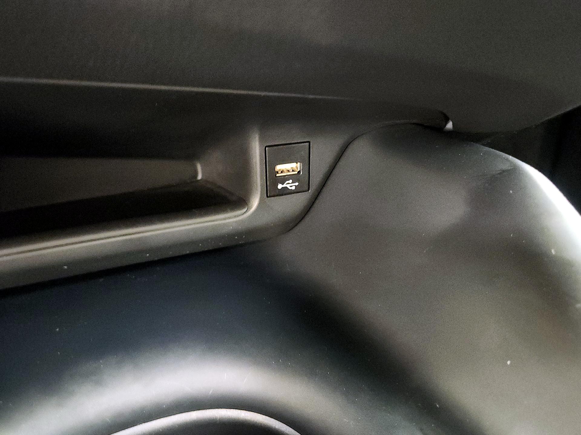 Thumbnail: 2021 Toyota C-HR - 18