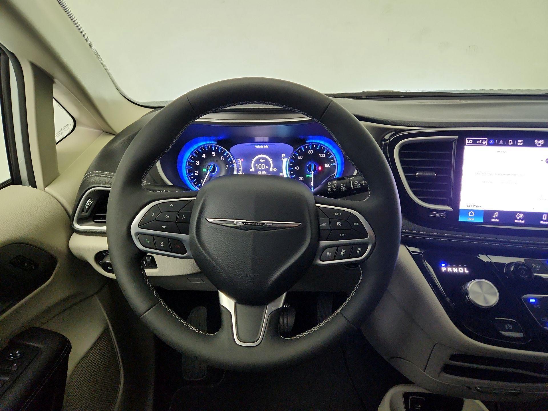 Thumbnail: 2024 Chrysler Pacifica - 10