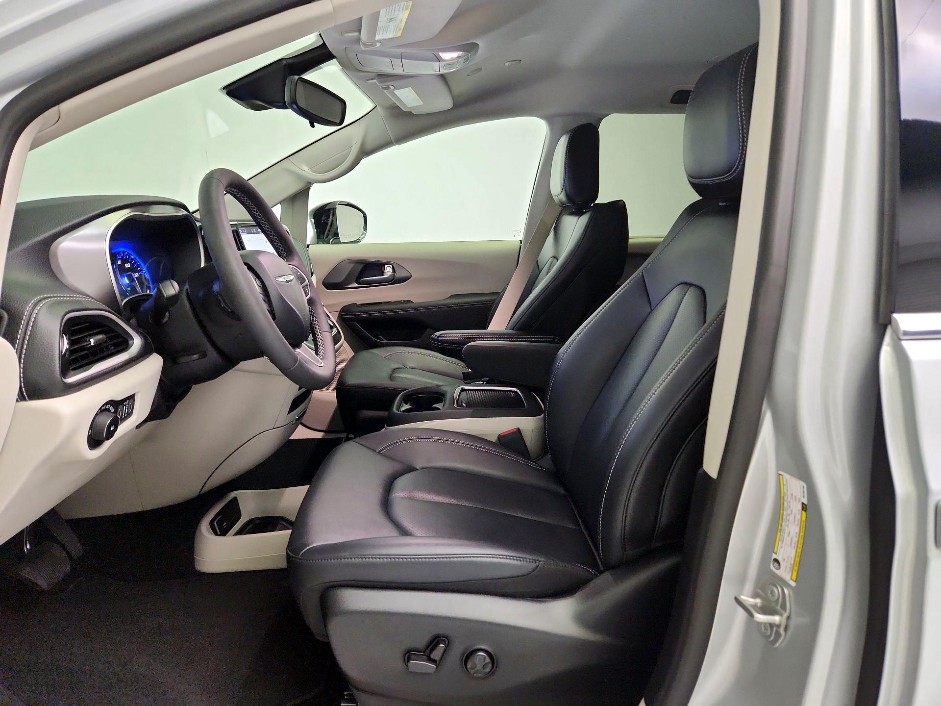 Thumbnail: 2024 Chrysler Pacifica - 11