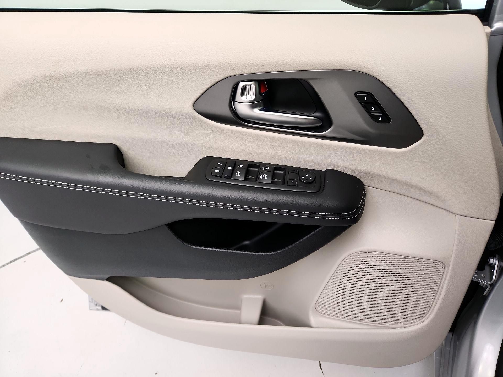 Thumbnail: 2024 Chrysler Pacifica - 12