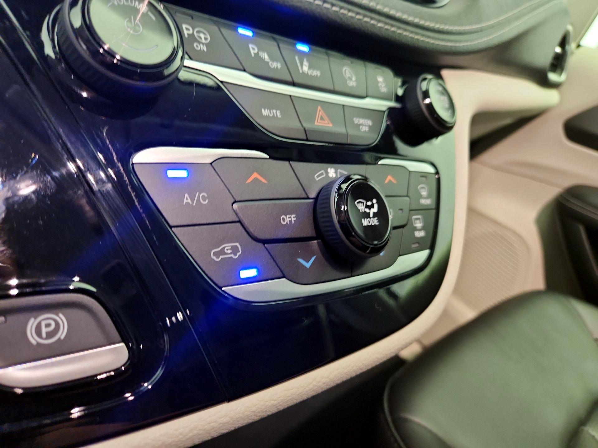 Thumbnail: 2024 Chrysler Pacifica - 16