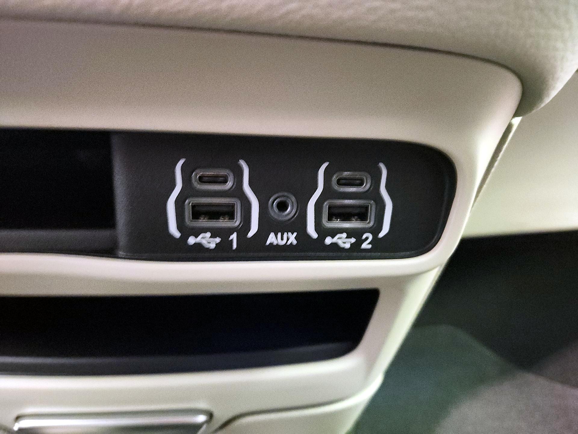 Thumbnail: 2024 Chrysler Pacifica - 18