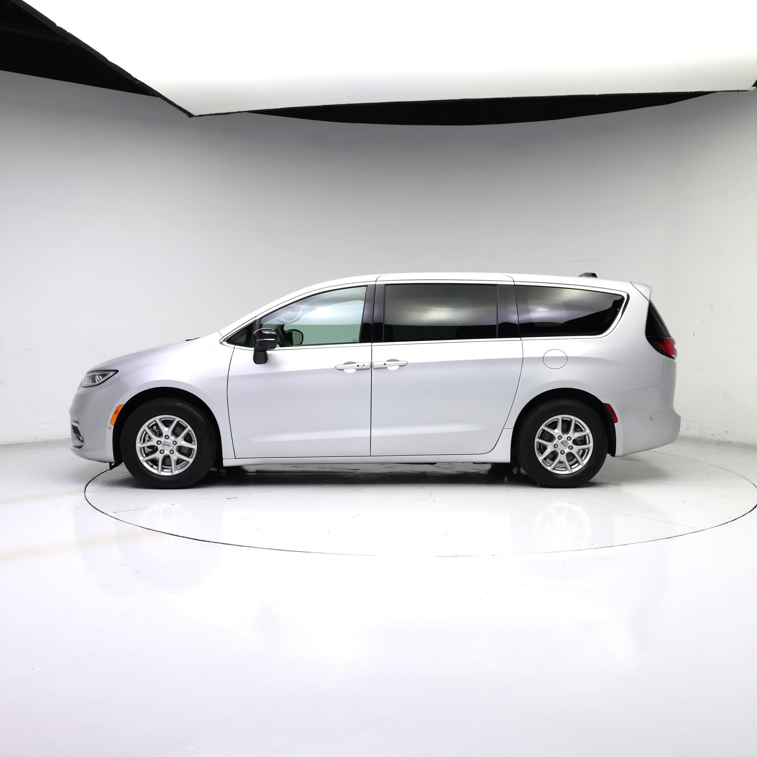 Thumbnail: 2024 Chrysler Pacifica - 3