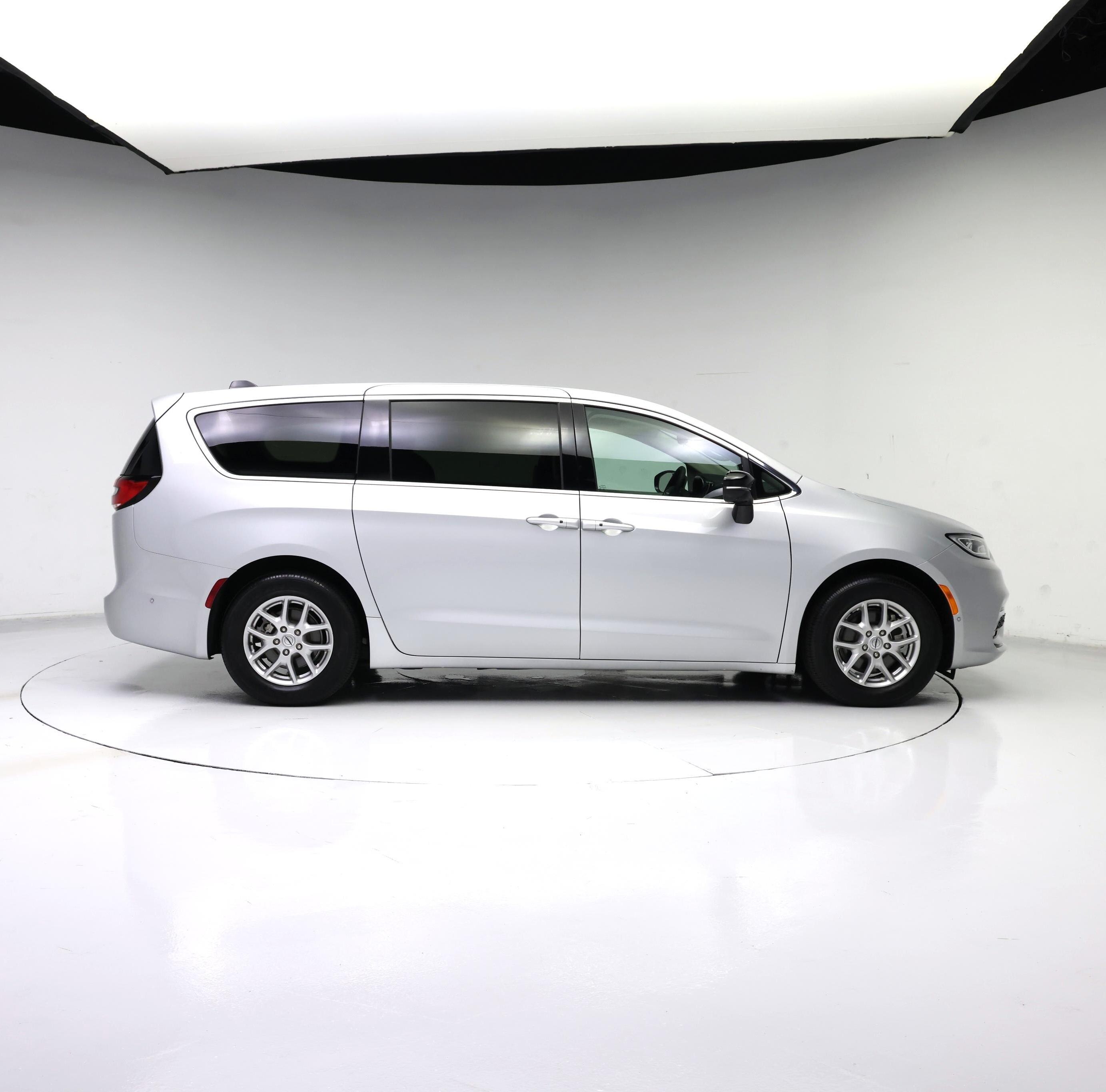 Thumbnail: 2024 Chrysler Pacifica - 7