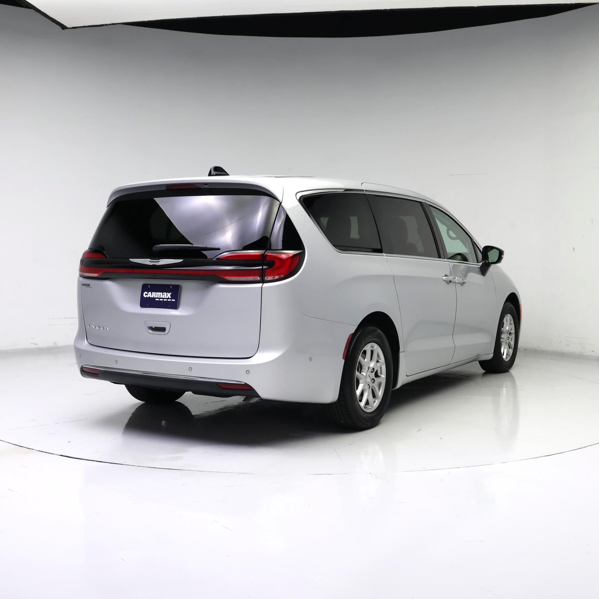 Thumbnail: 2024 Chrysler Pacifica - 8