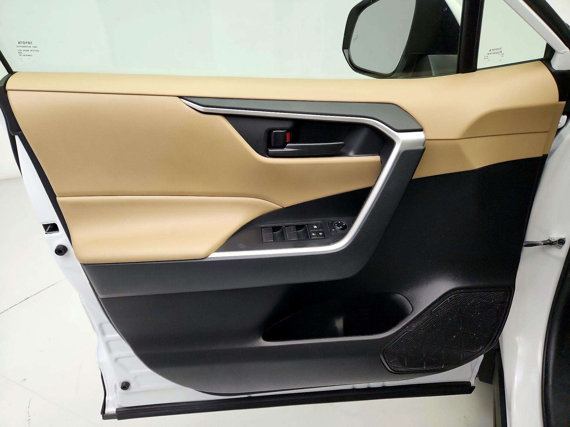 Thumbnail: 2021 Toyota RAV4 - 12