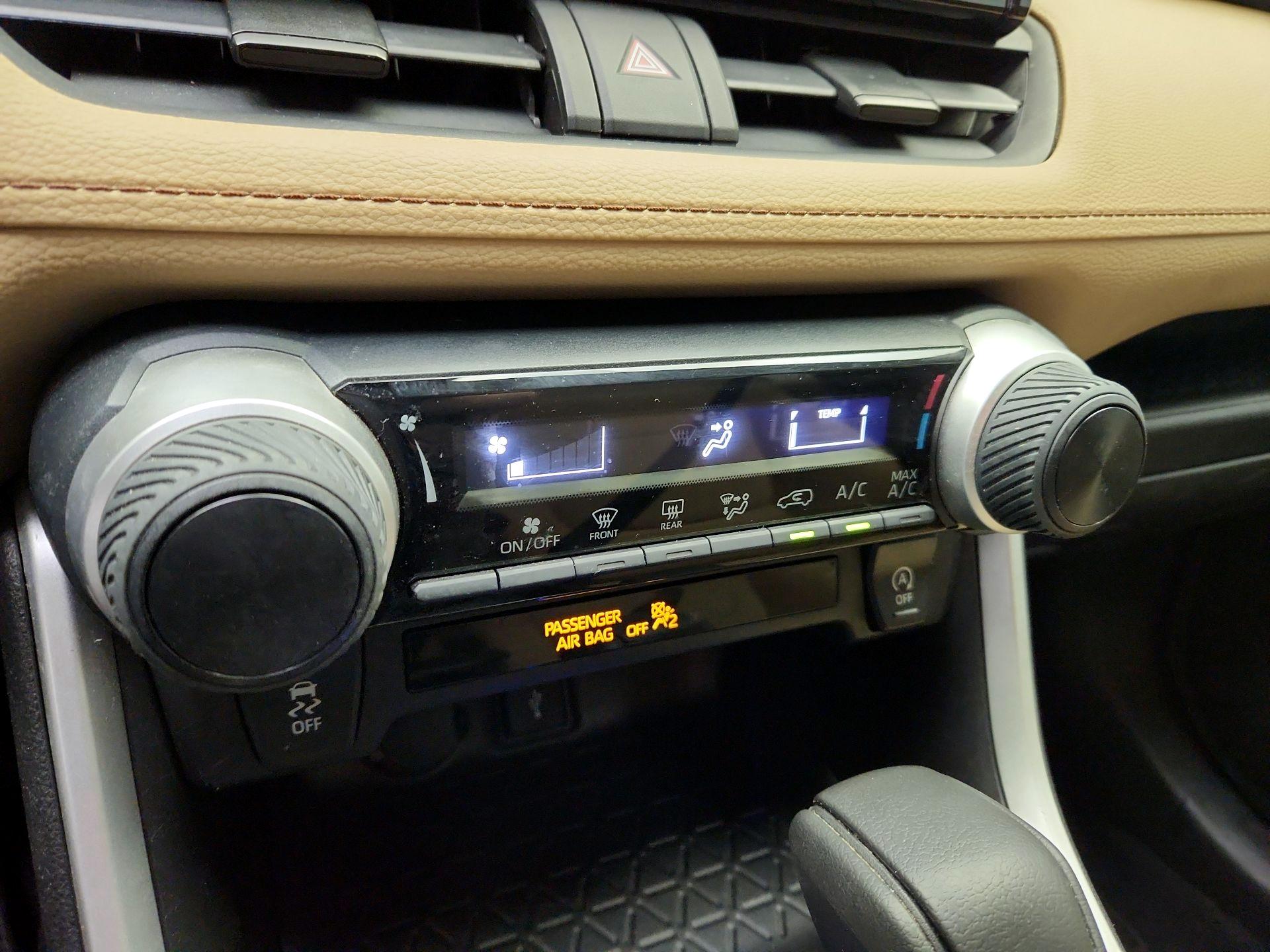 Thumbnail: 2021 Toyota RAV4 - 16