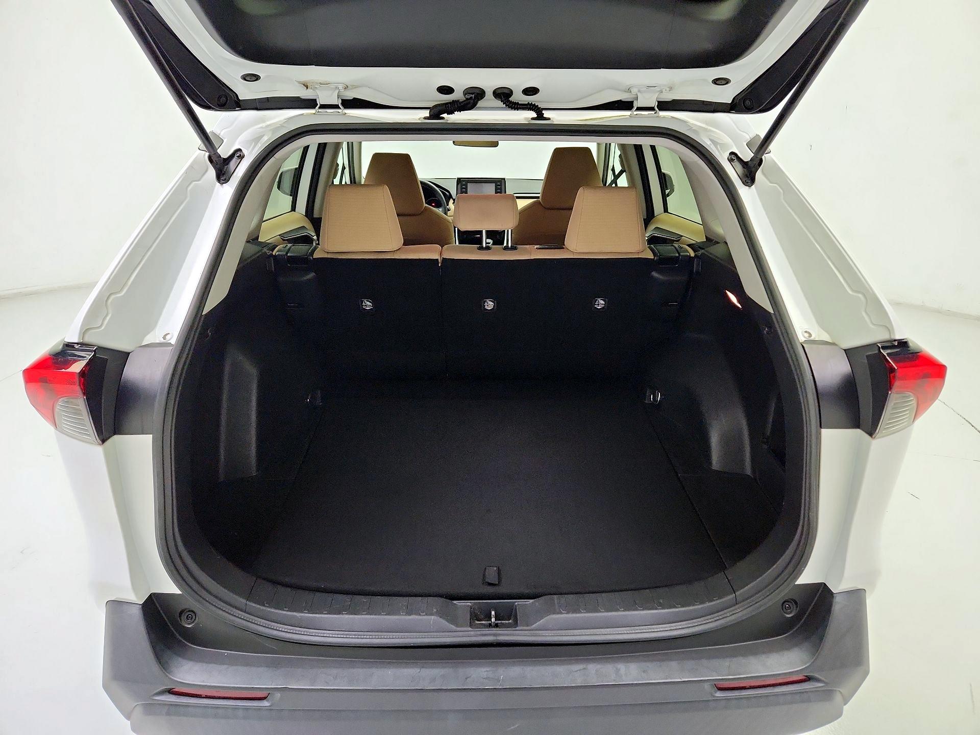 Thumbnail: 2021 Toyota RAV4 - 20