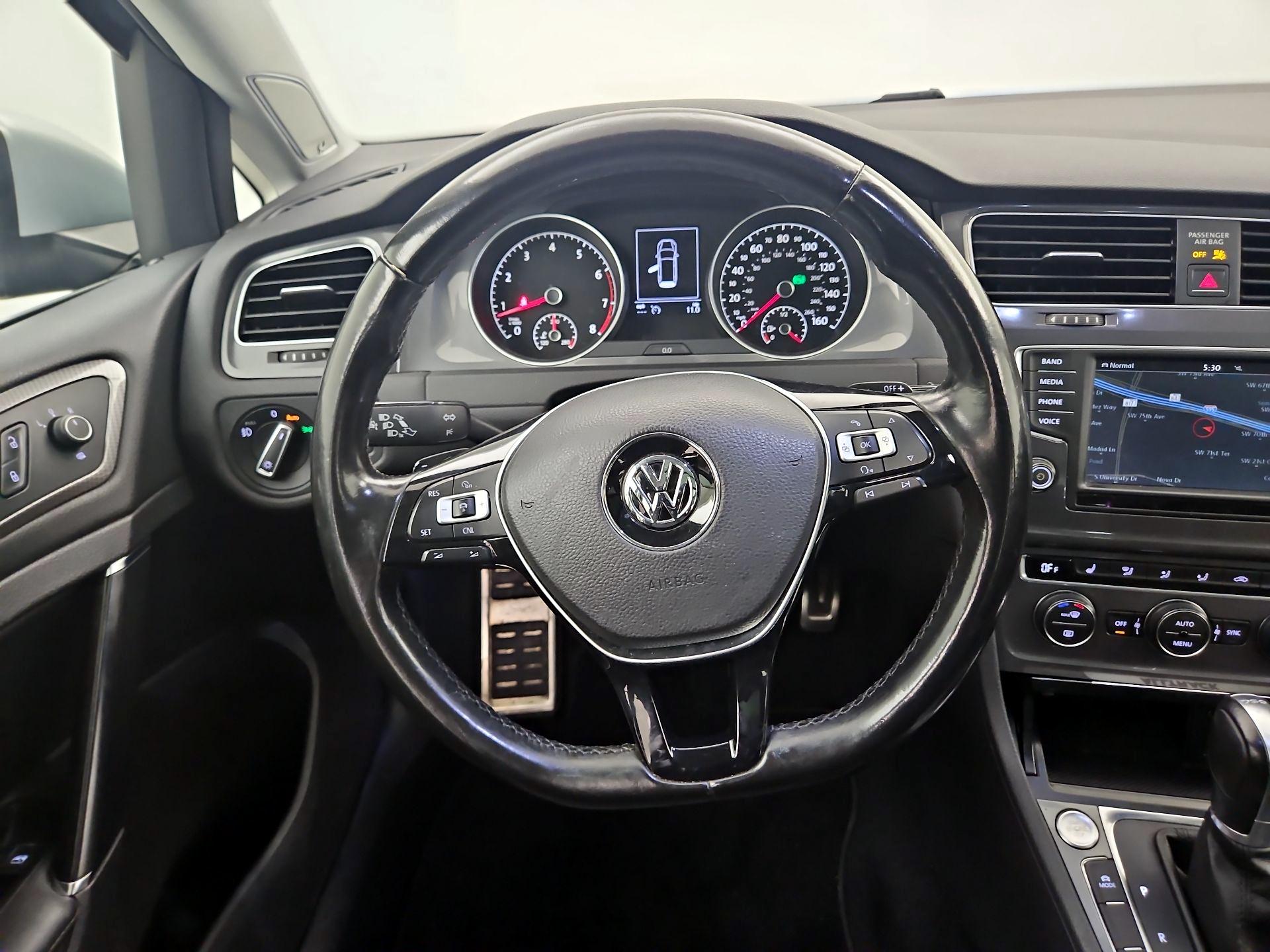 Thumbnail: 2017 Volkswagen Golf - 10