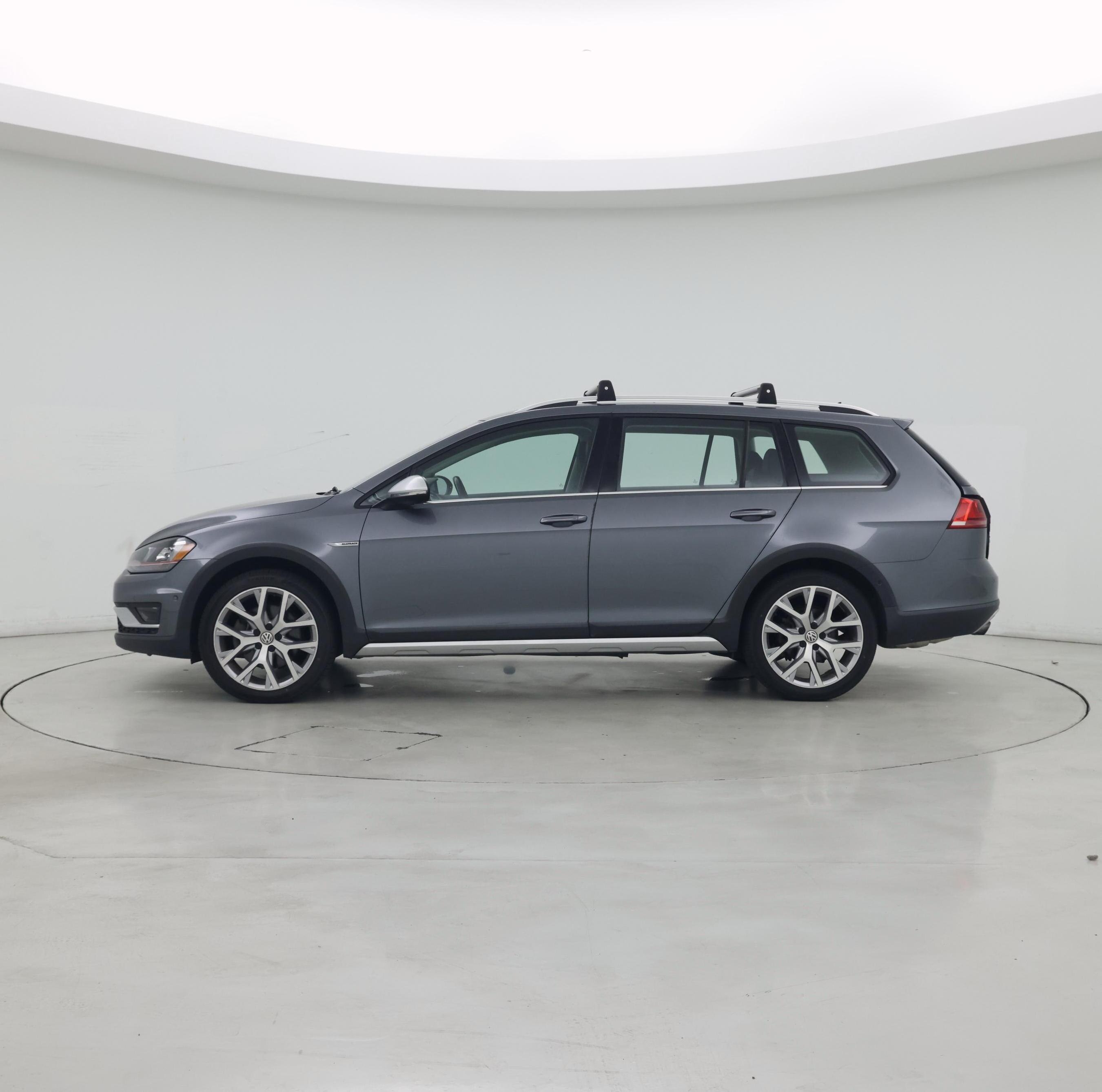 Thumbnail: 2017 Volkswagen Golf - 3