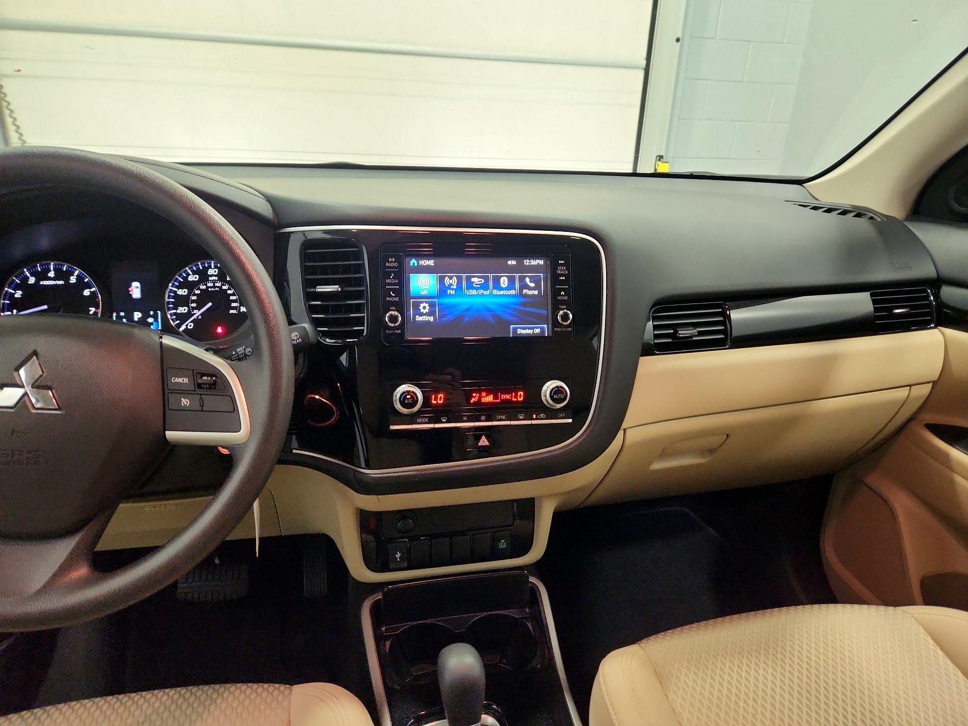 Thumbnail: 2020 Mitsubishi Outlander - 9