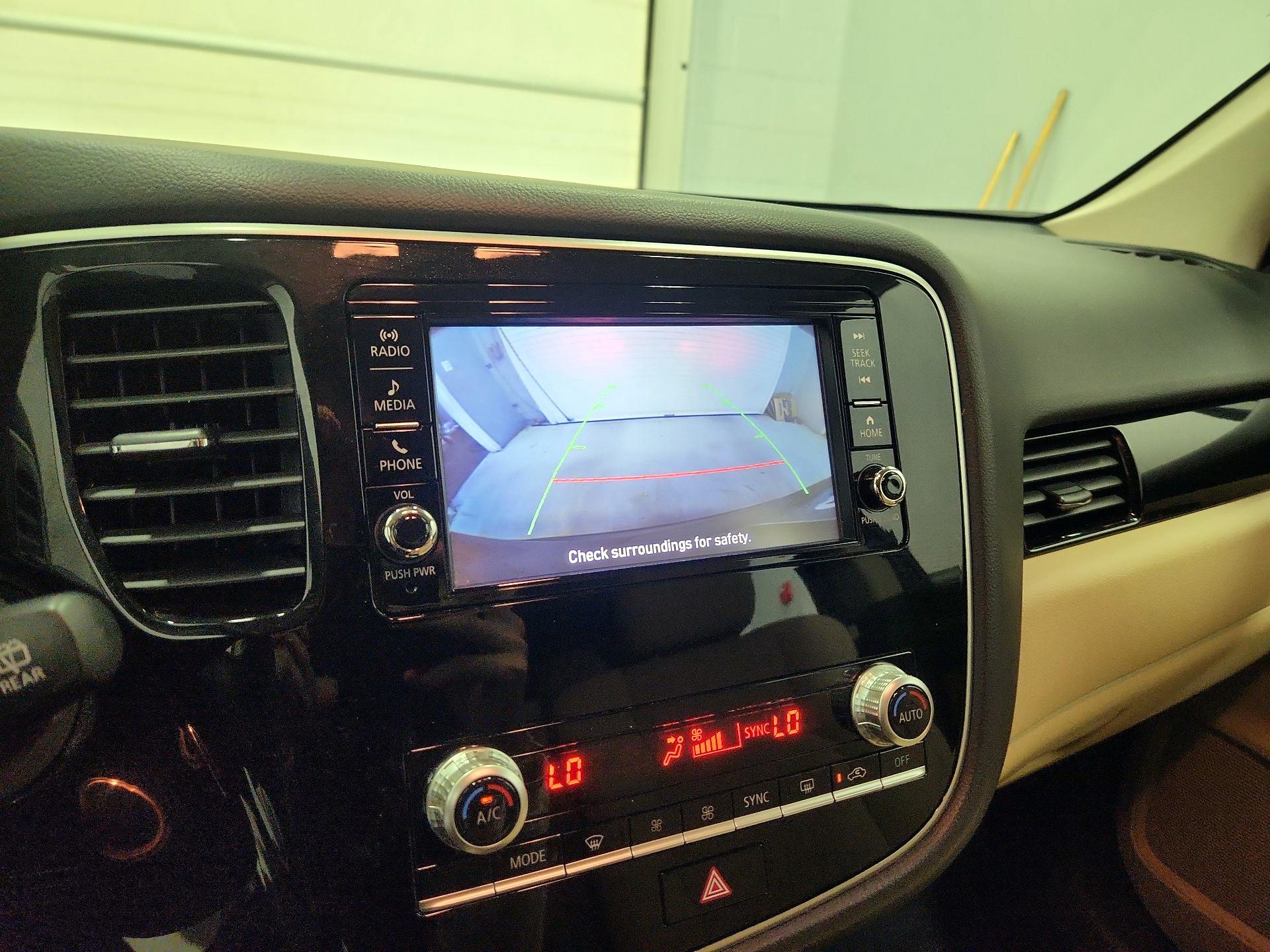 Thumbnail: 2020 Mitsubishi Outlander - 14