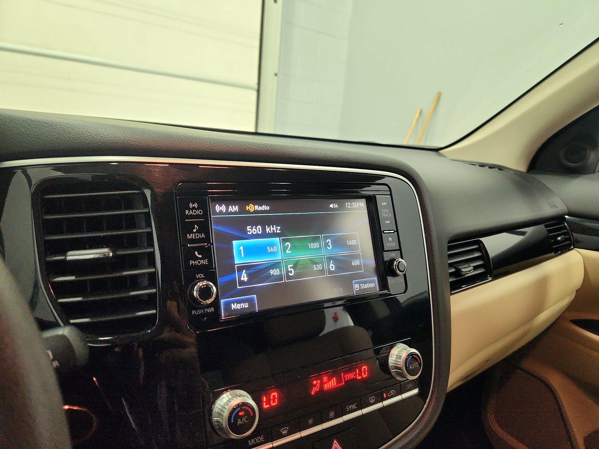 Thumbnail: 2020 Mitsubishi Outlander - 15