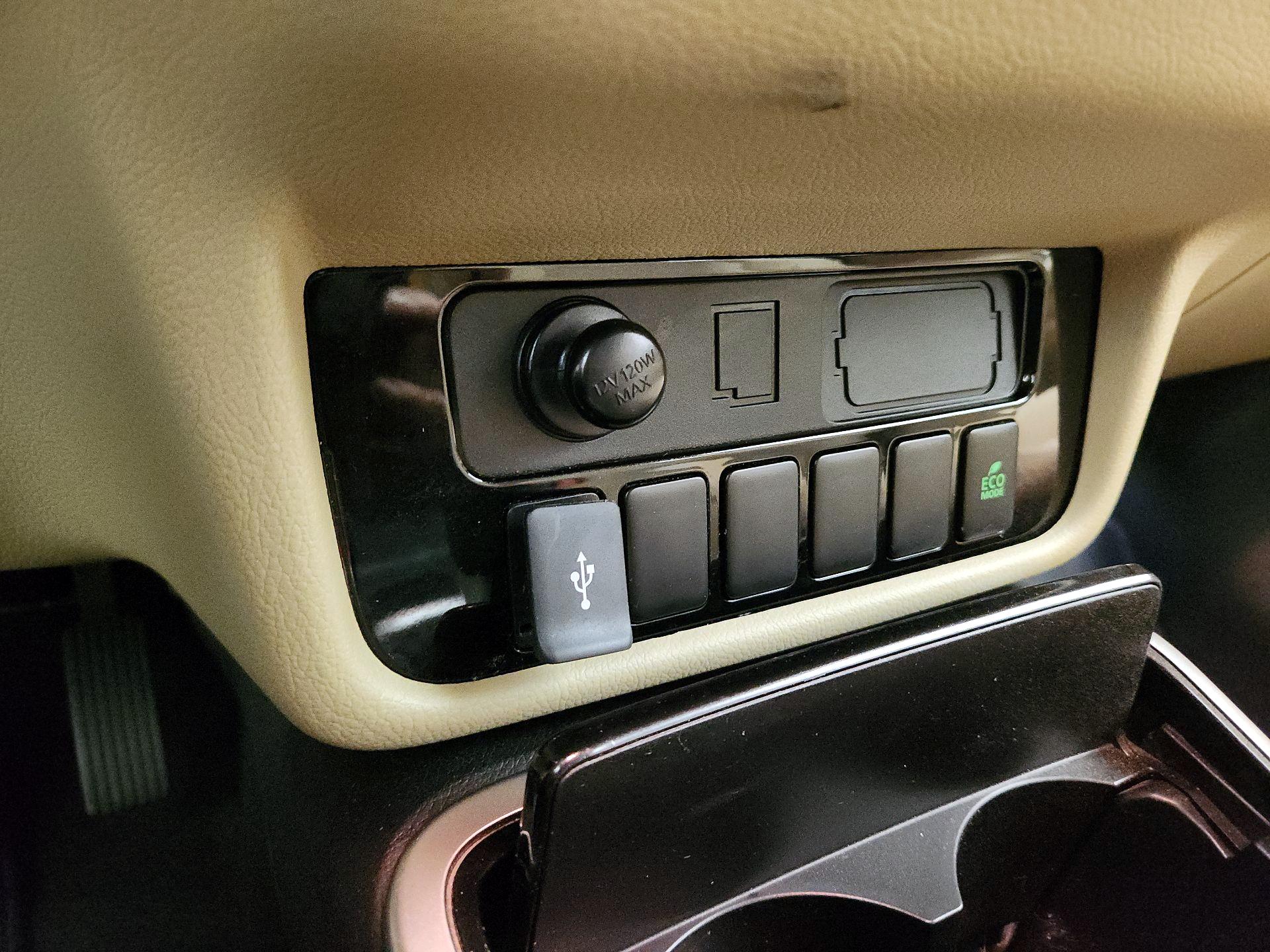 Thumbnail: 2020 Mitsubishi Outlander - 18