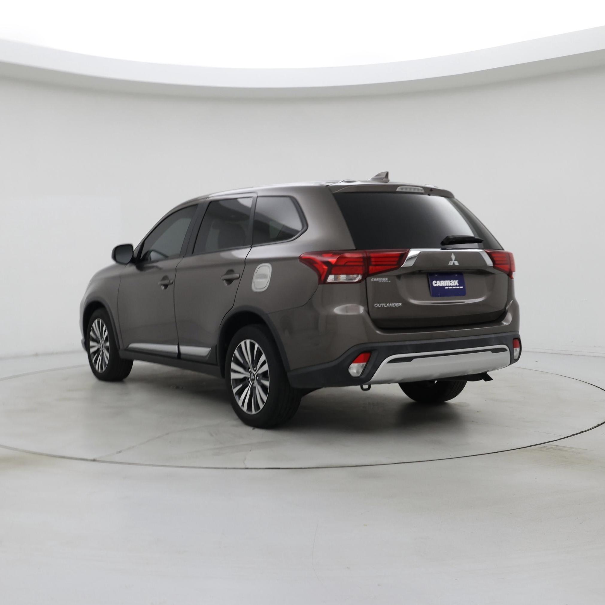 Thumbnail: 2020 Mitsubishi Outlander - 2