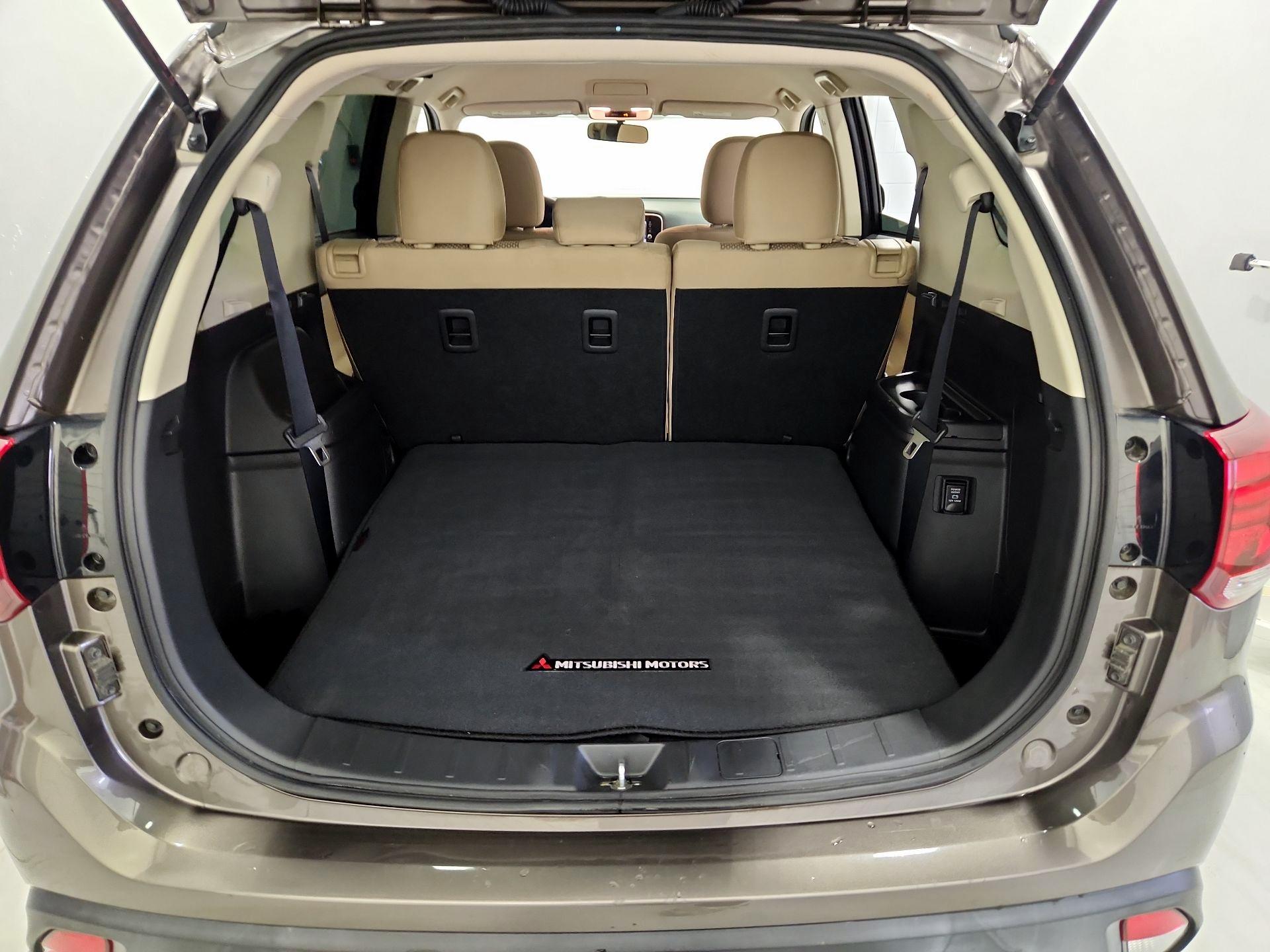 Thumbnail: 2020 Mitsubishi Outlander - 20