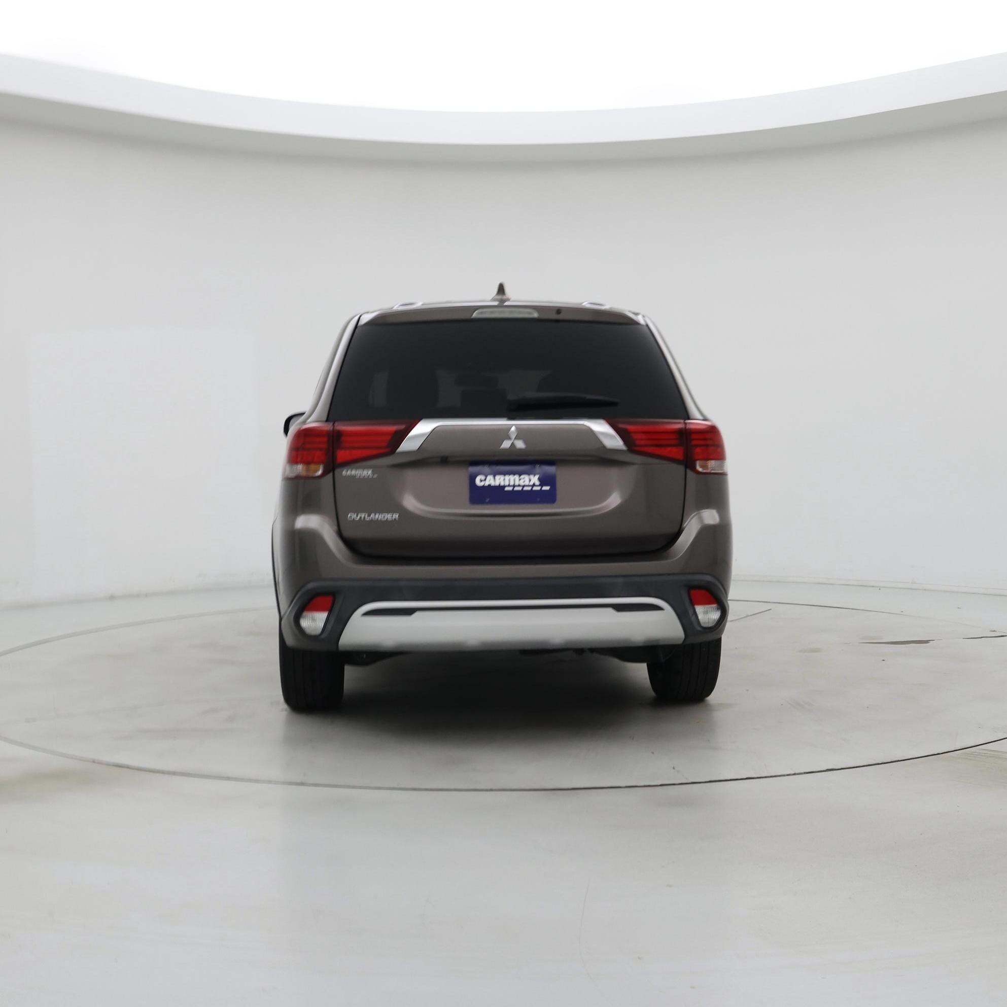 Thumbnail: 2020 Mitsubishi Outlander - 6