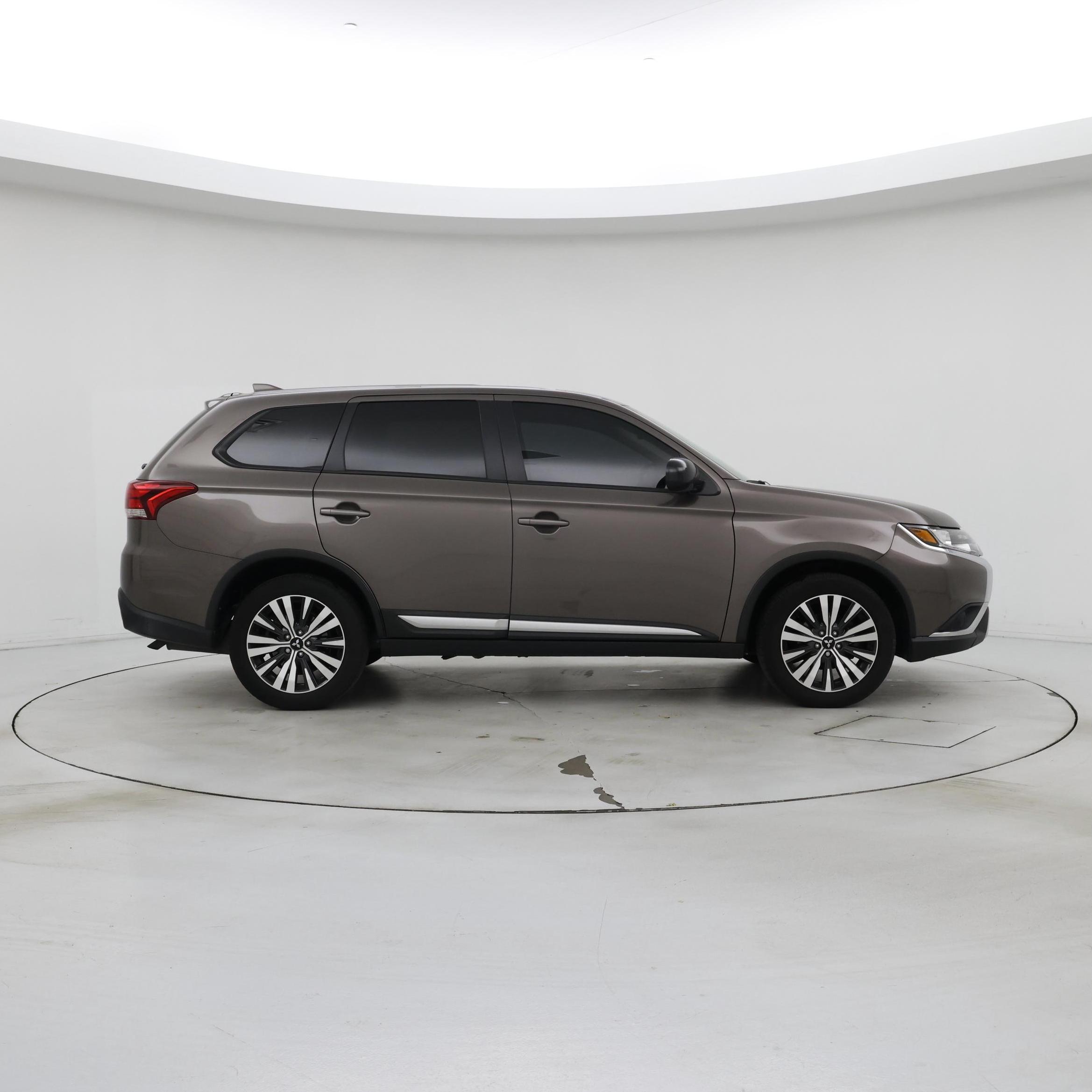 Thumbnail: 2020 Mitsubishi Outlander - 7