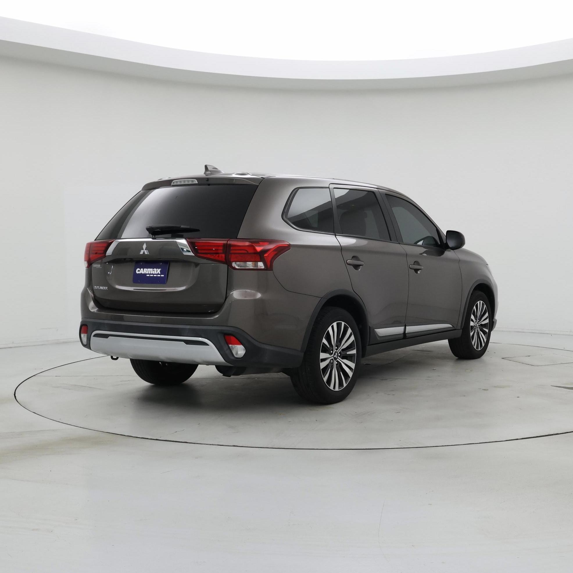 Thumbnail: 2020 Mitsubishi Outlander - 8