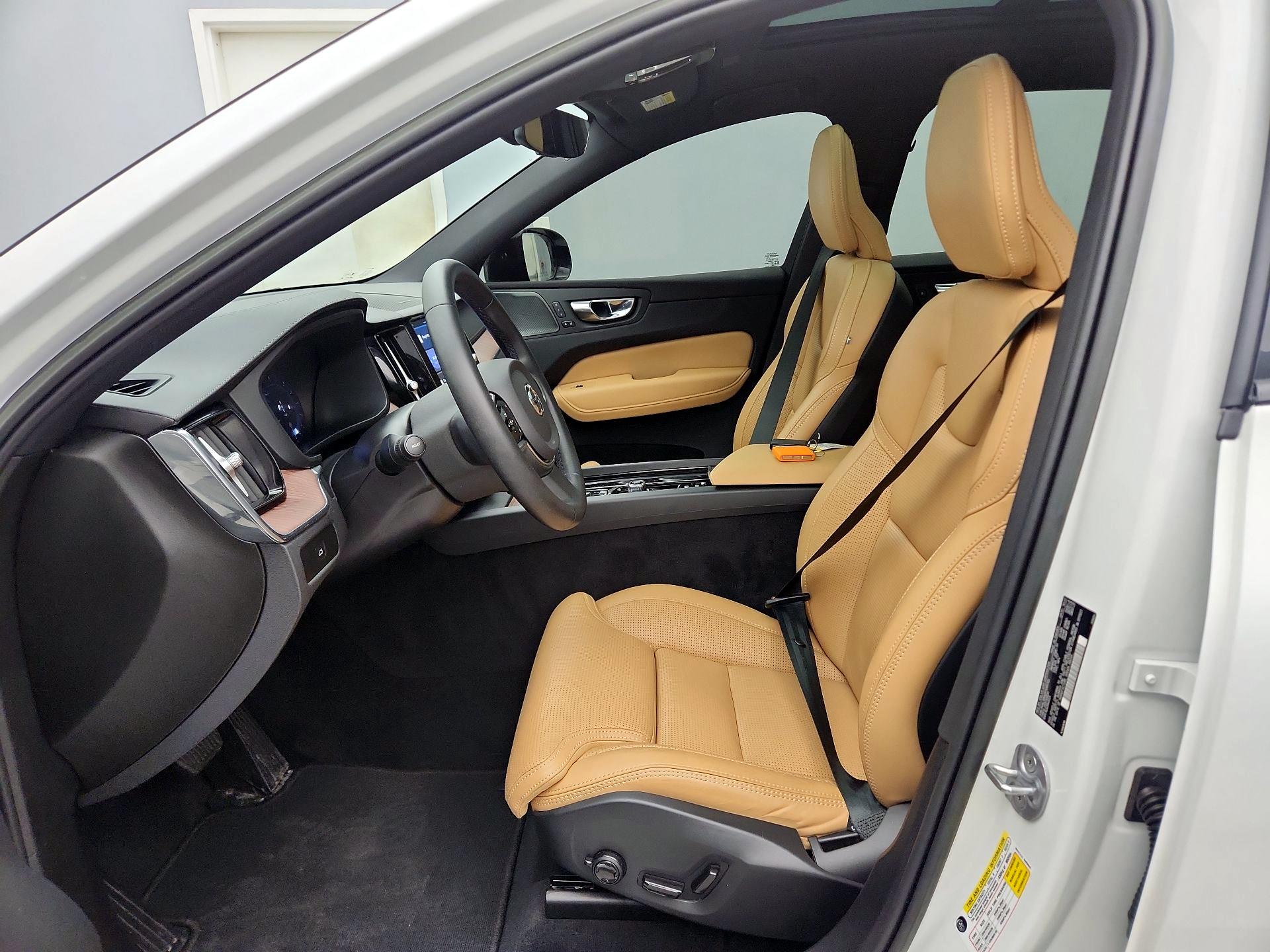 Thumbnail: 2023 Volvo XC60 - 11