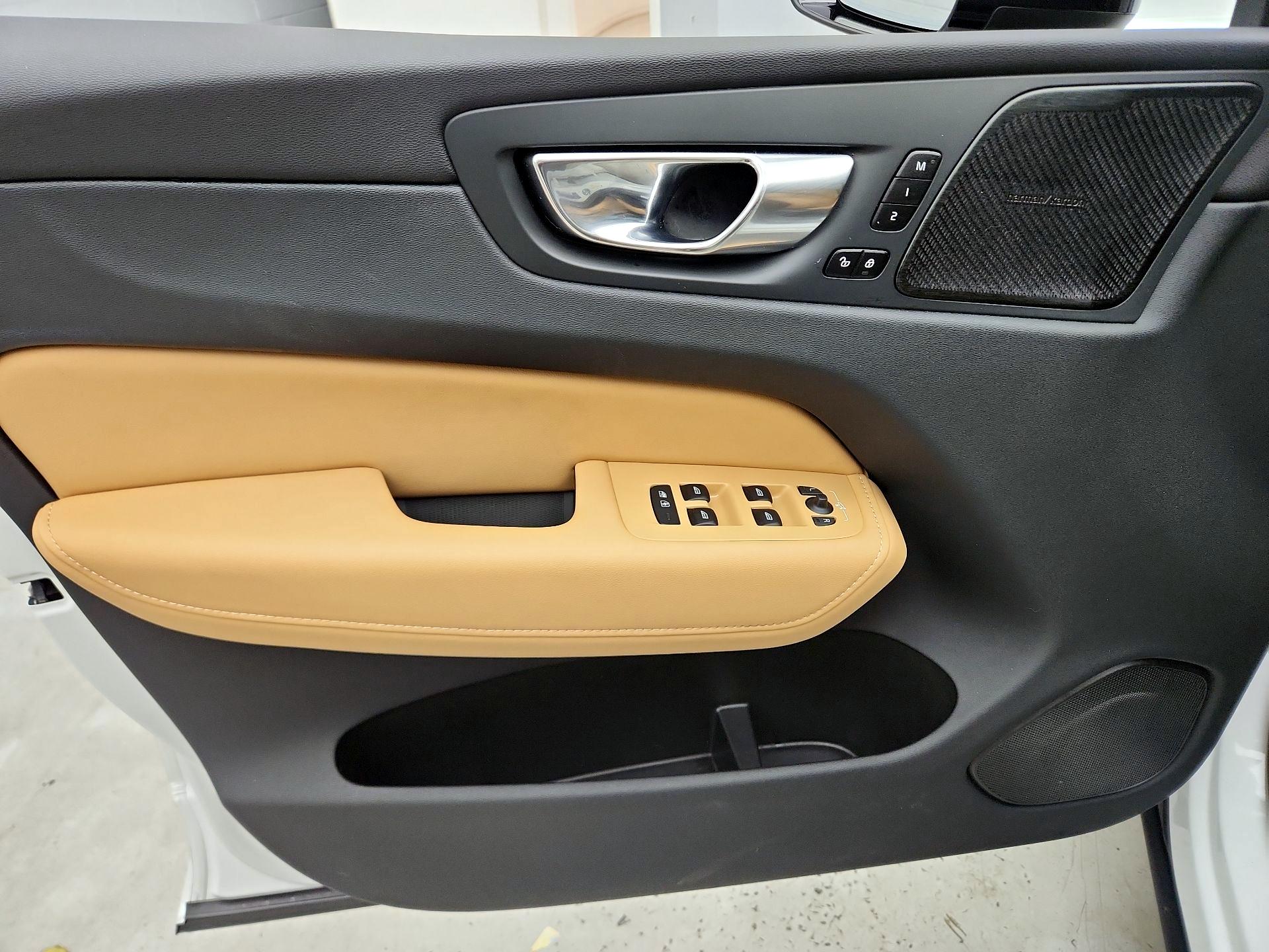 Thumbnail: 2023 Volvo XC60 - 12