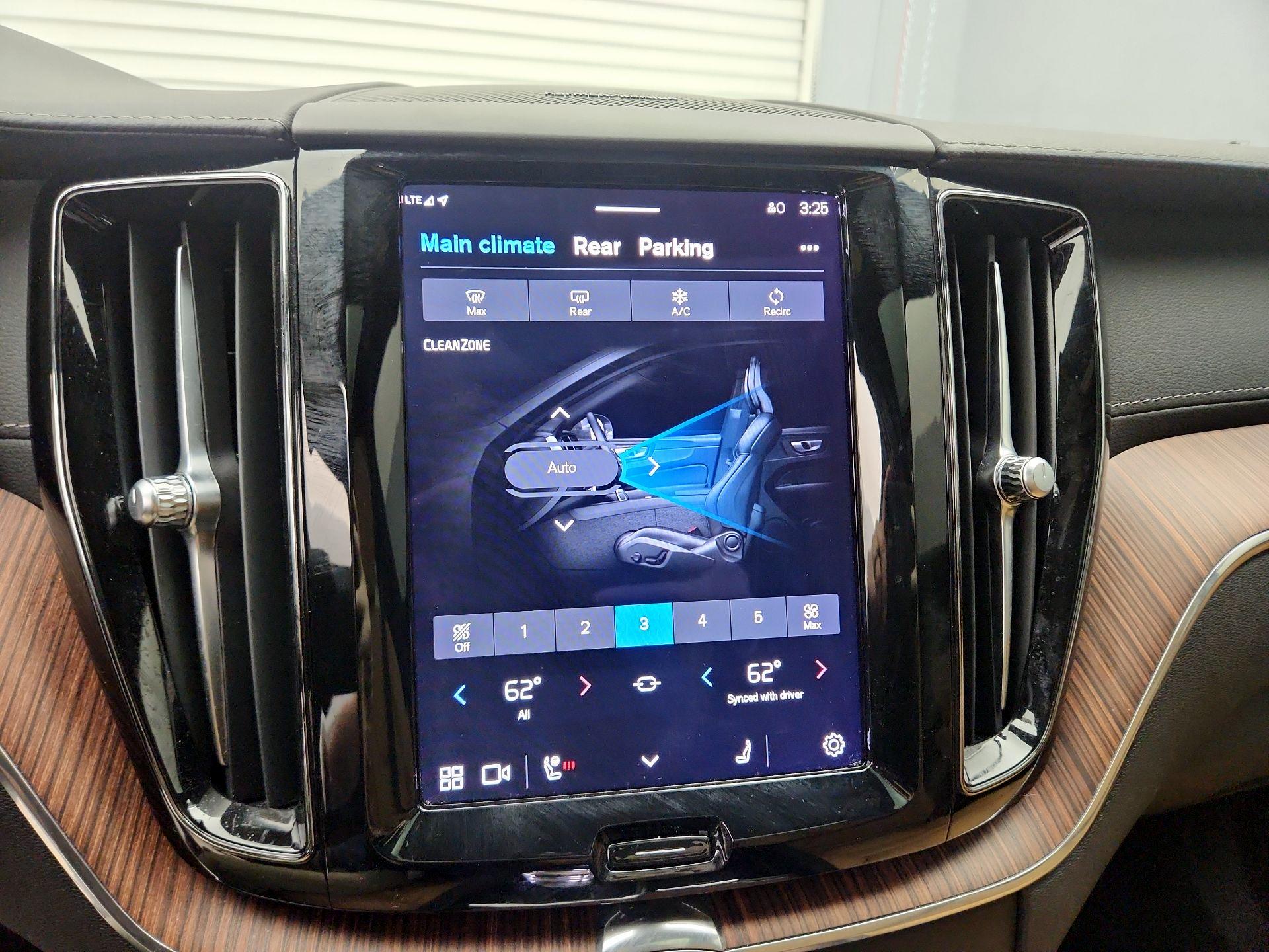 Thumbnail: 2023 Volvo XC60 - 16