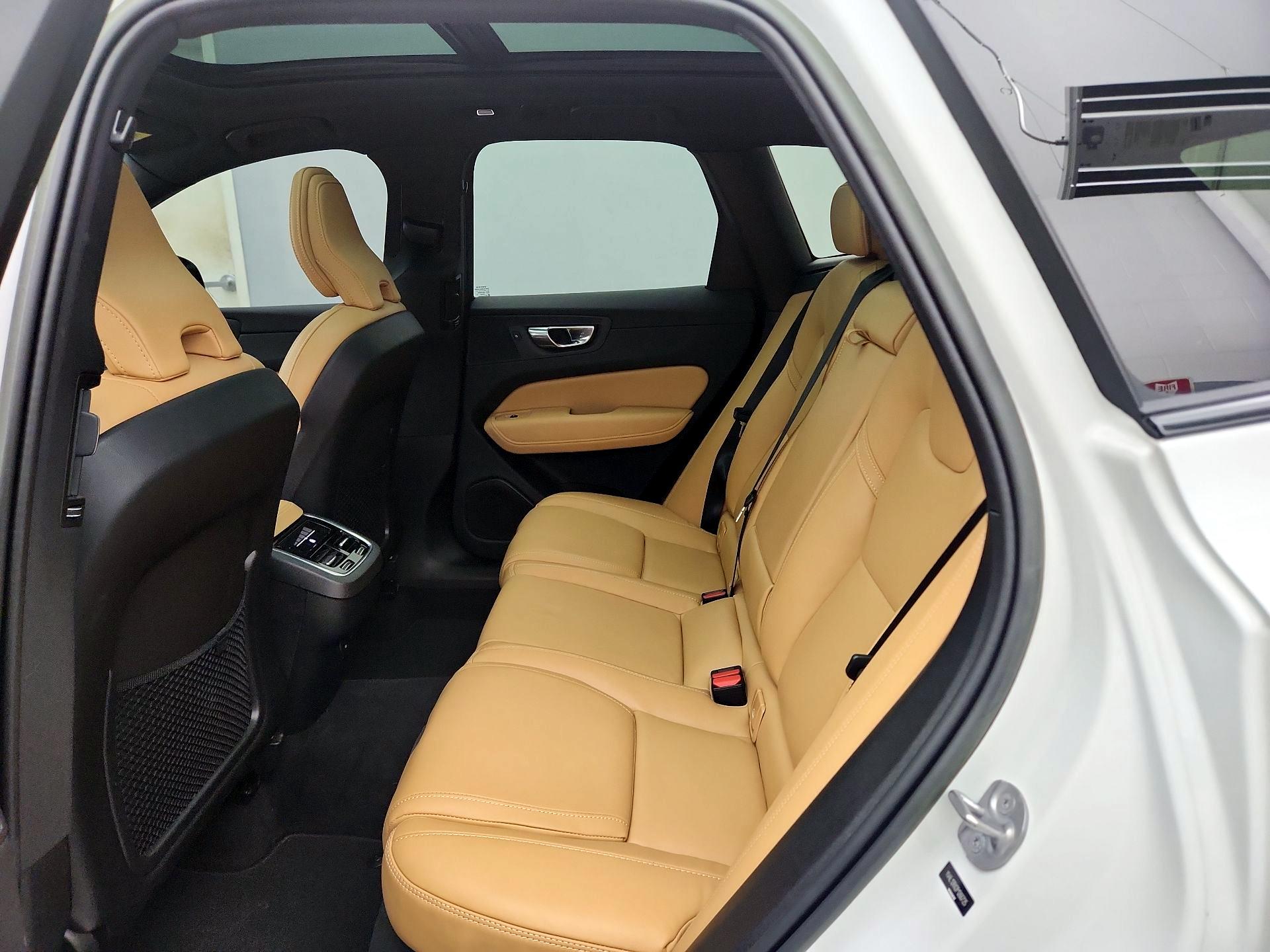 Thumbnail: 2023 Volvo XC60 - 18