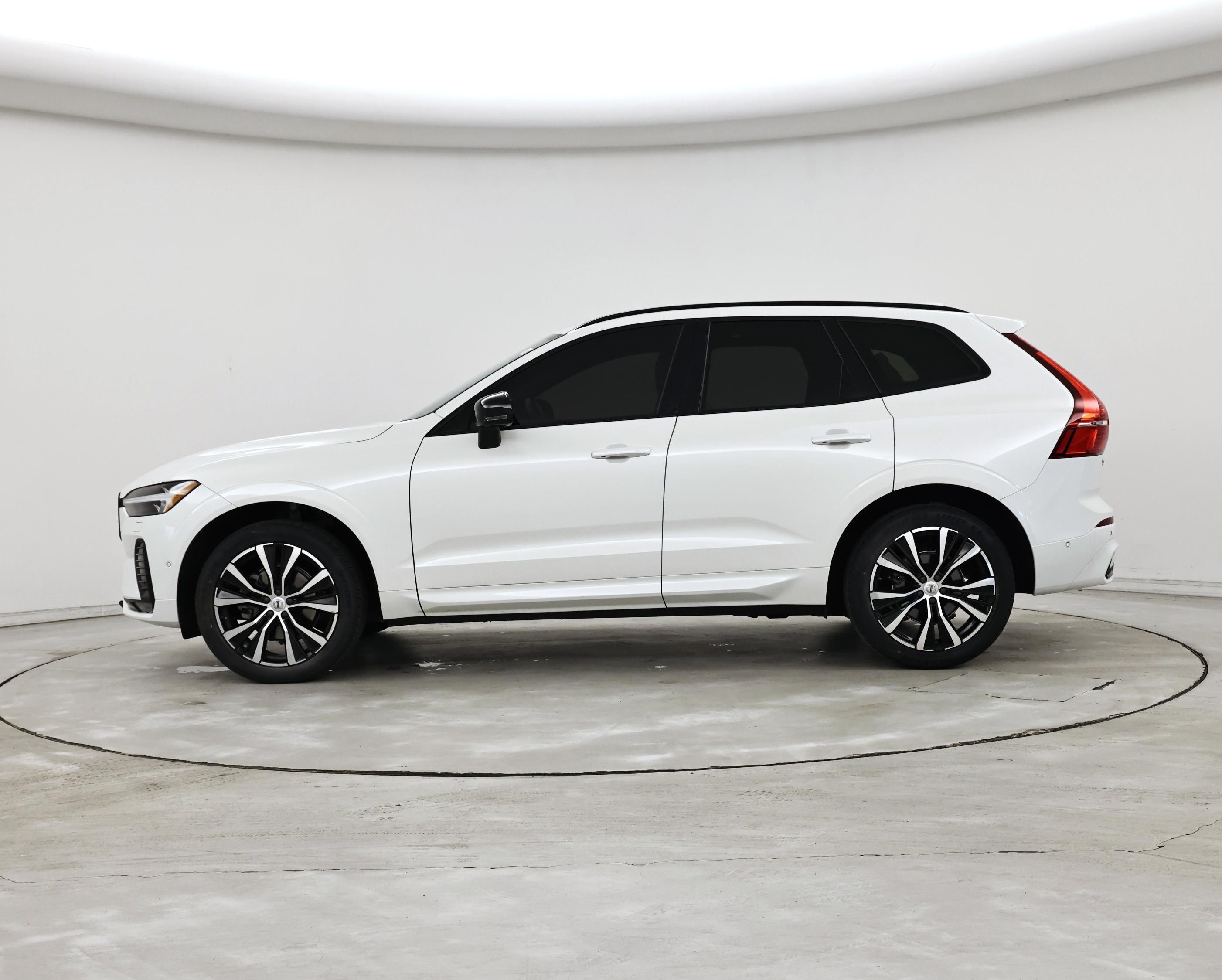 Thumbnail: 2023 Volvo XC60 - 3