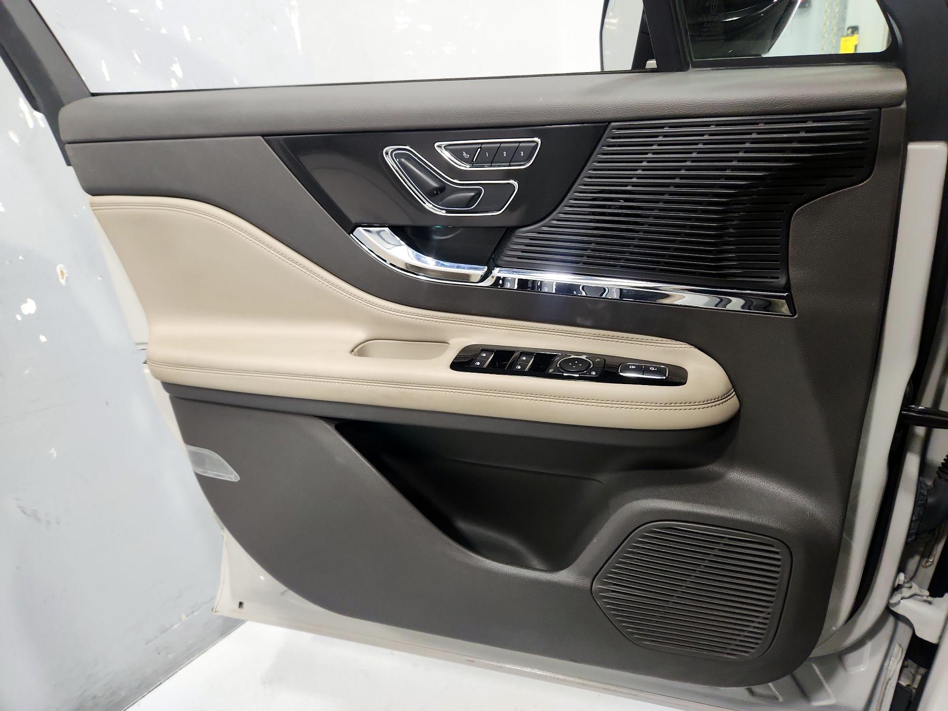 Thumbnail: 2022 Lincoln Corsair - 12