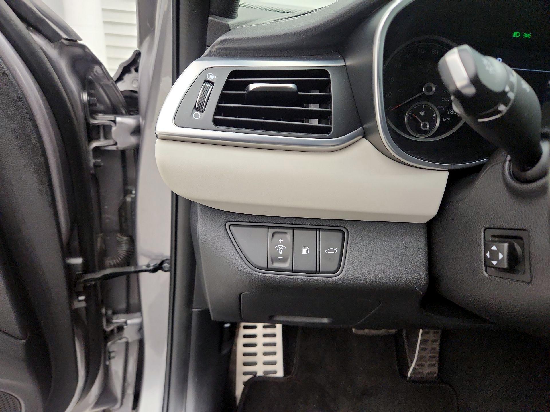 Thumbnail: 2022 Genesis G70 - 13