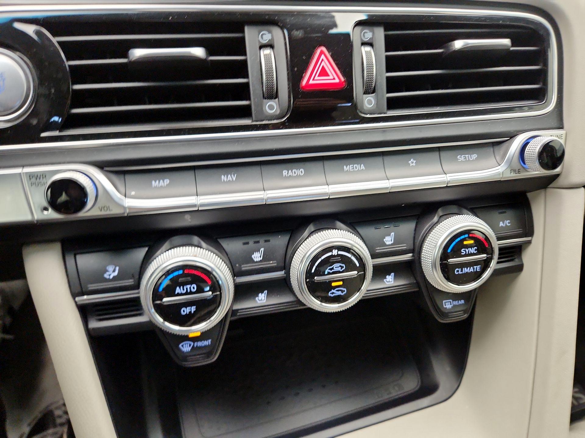 Thumbnail: 2022 Genesis G70 - 17