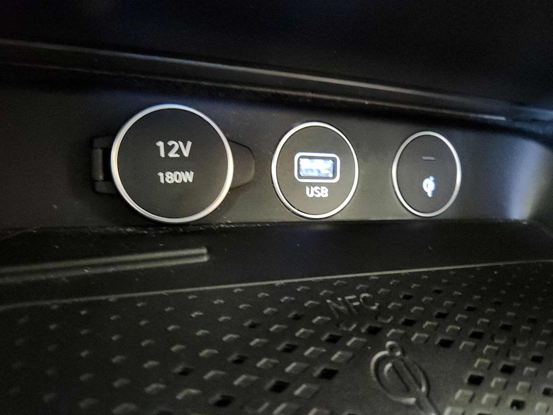 Thumbnail: 2022 Genesis G70 - 19