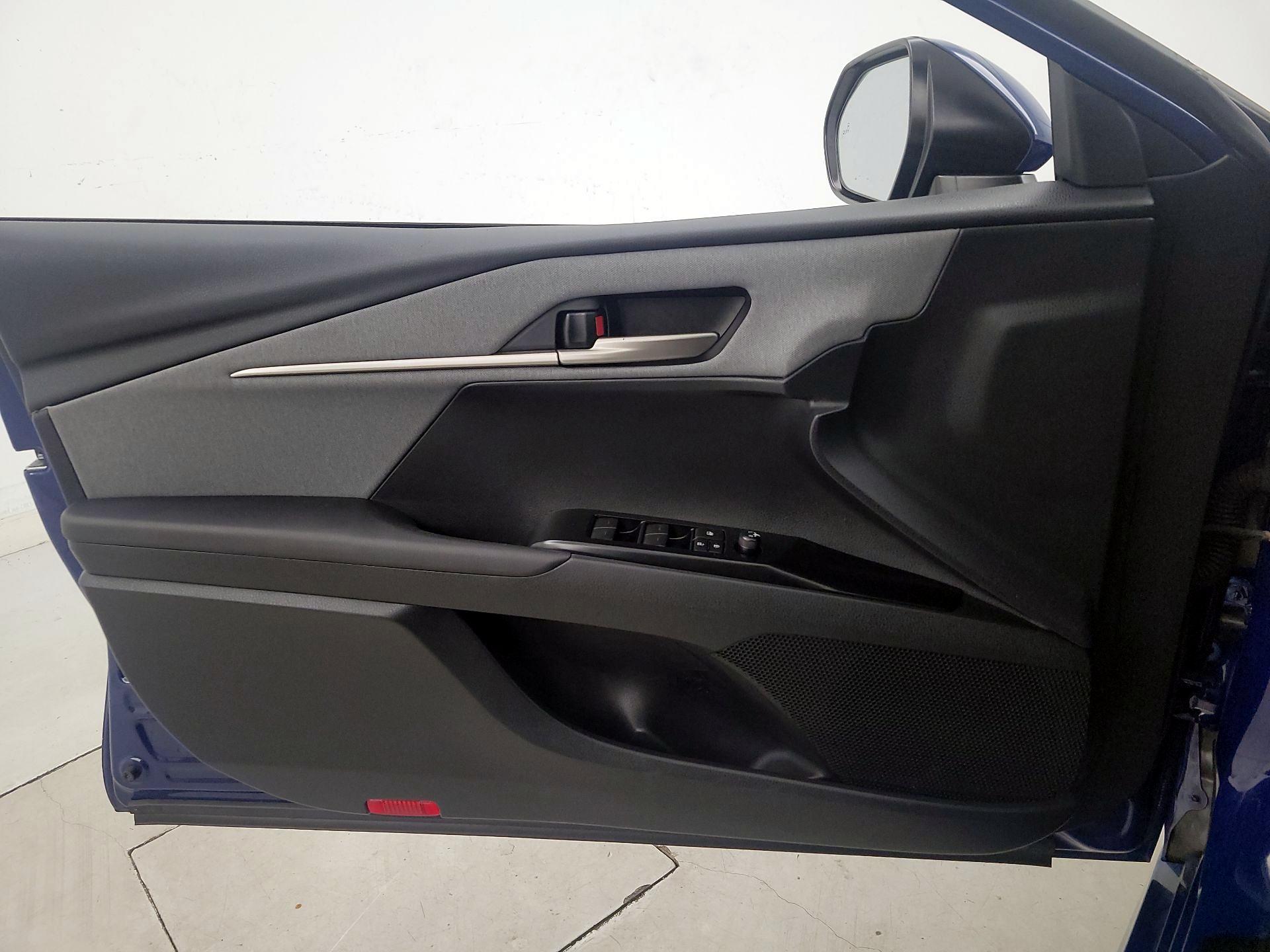 Thumbnail: 2025 Toyota Camry - 12