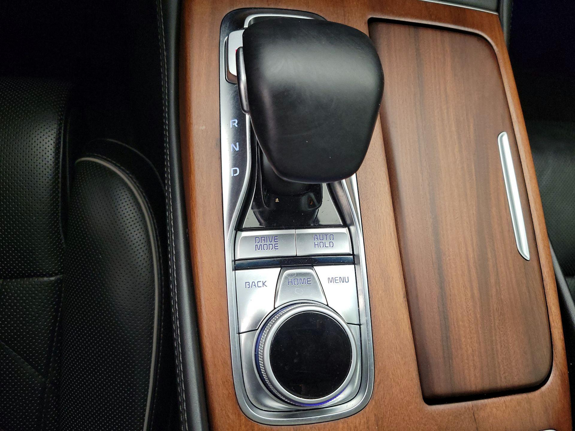 Thumbnail: 2020 Kia K900 - 18